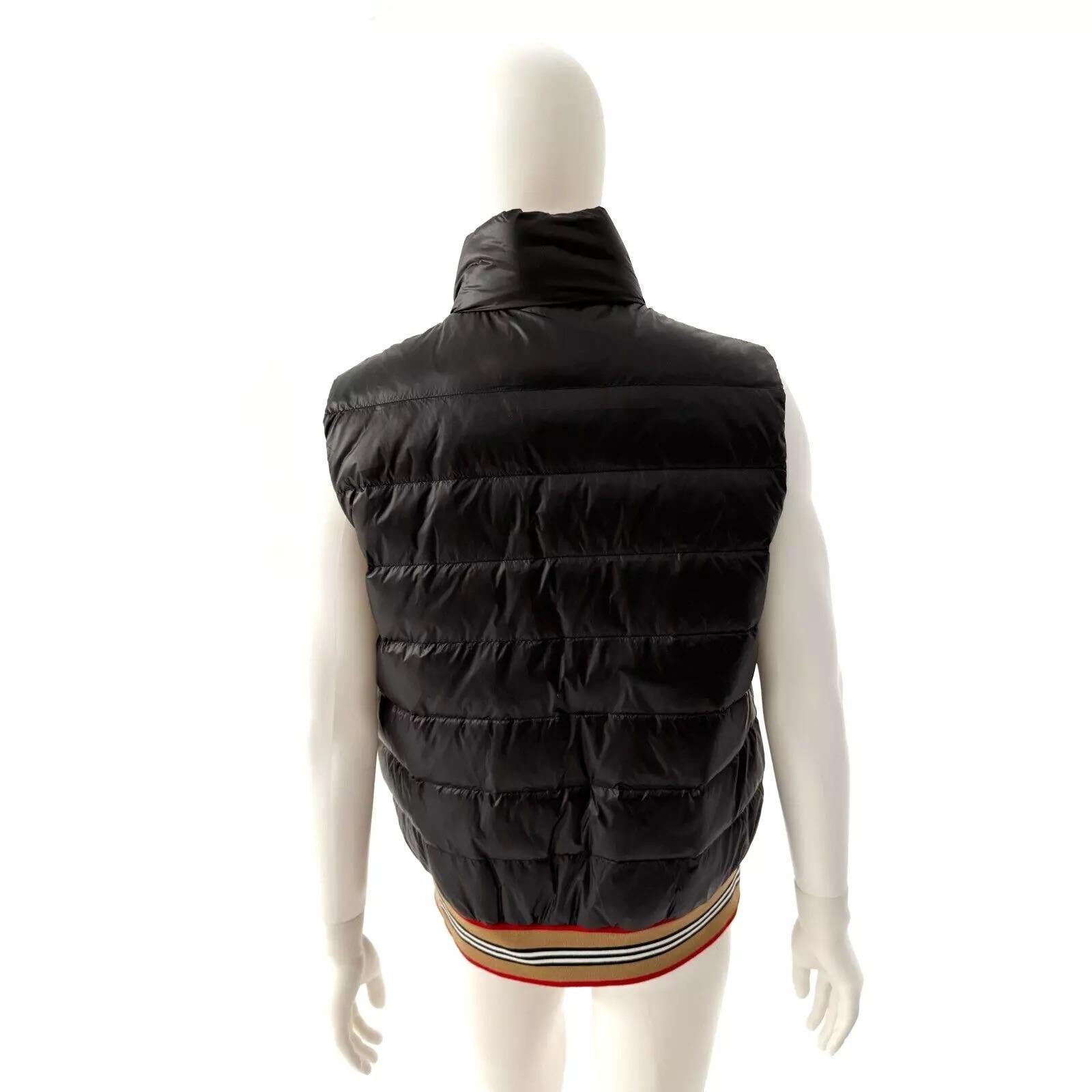 Pre- Owned stylish and functional Burberry Men's Sleeveless Puffer Jacket. 

Sleeveless Design 
Dual-Sided Zippers 
Two Functional Pockets 
Condition: Excellent
Size: XXL
Color: Black    

Measurements
Length: 27