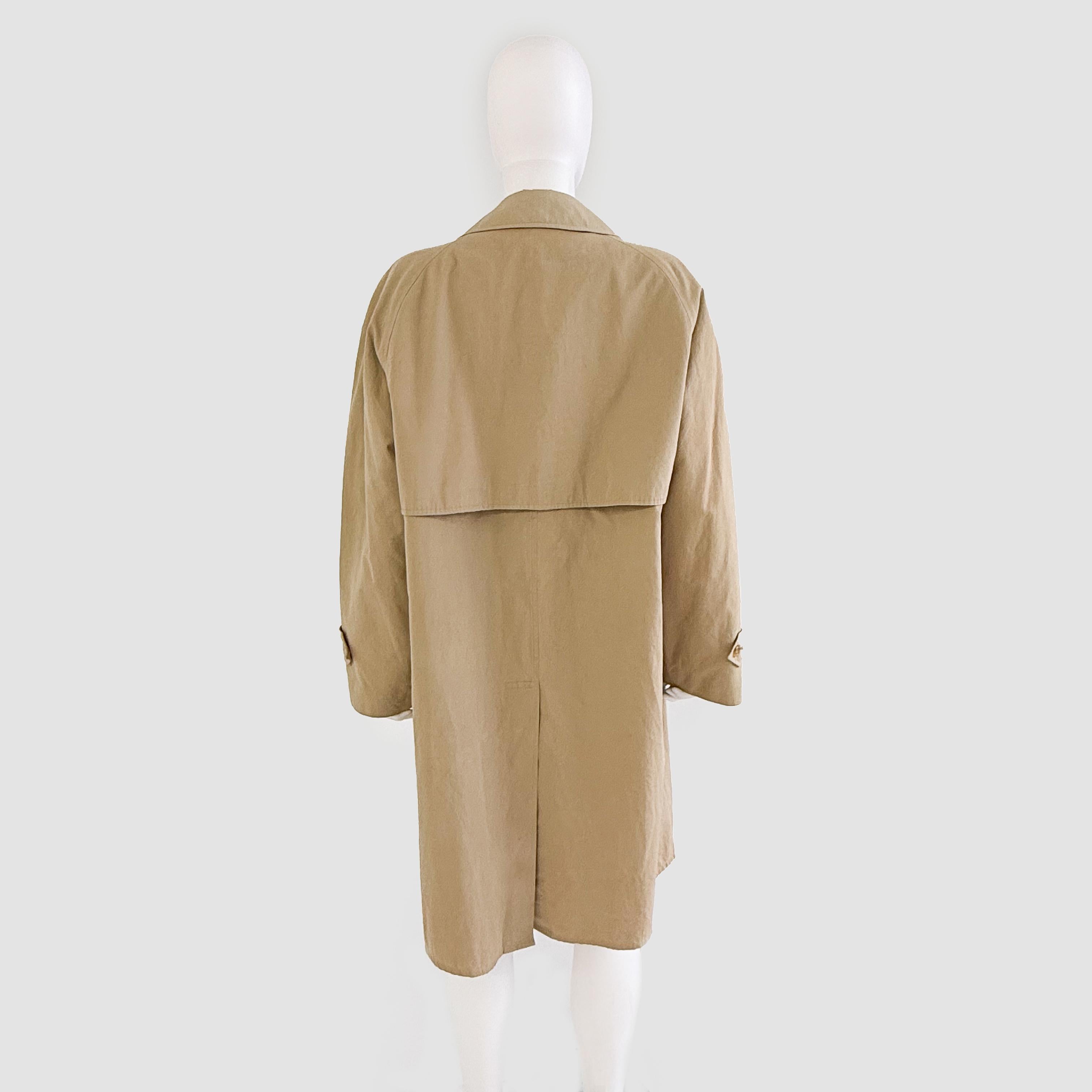 Item: Burberry Swing Trench Coat (Tan) – Size Large (L)

Description:
Burberry Swing Trench Coat in a sophisticated tan color. Perfect for transitional weather, this piece combines Burberry's iconic craftsmanship with a modern swing silhouette for