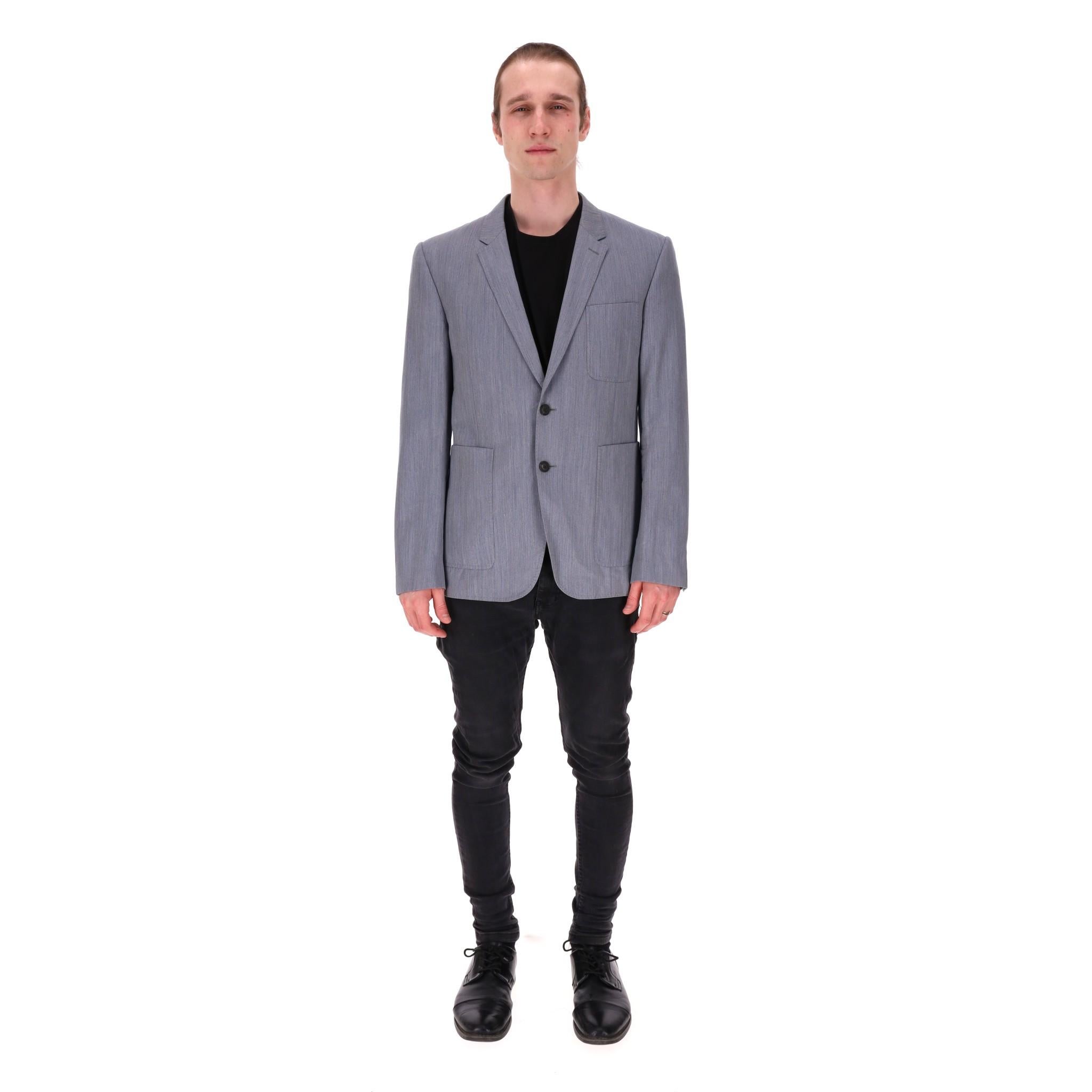 Burberry London Virgin Wool Jacket

Livid grey jacket crafted fully crafted from virgin wool.

Featuring notched lapels, flap pockets to the sides and welt pocket to the chest.

Rrp Approx. £1,300

Size – 52IT

Condition – Good/Very Good (Minor