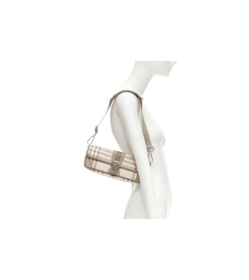 BURBERRY LONDON Y2K House Check pink brown leather trim buckle underarm bag
Reference: ANWU/A00941
Brand: Burberry
Designer: Christopher Bailey
Material: Plastic, Leather
Color: Pink, Beige
Pattern: Checkered
Closure: Magnet
Lining: Fabric
Extra
