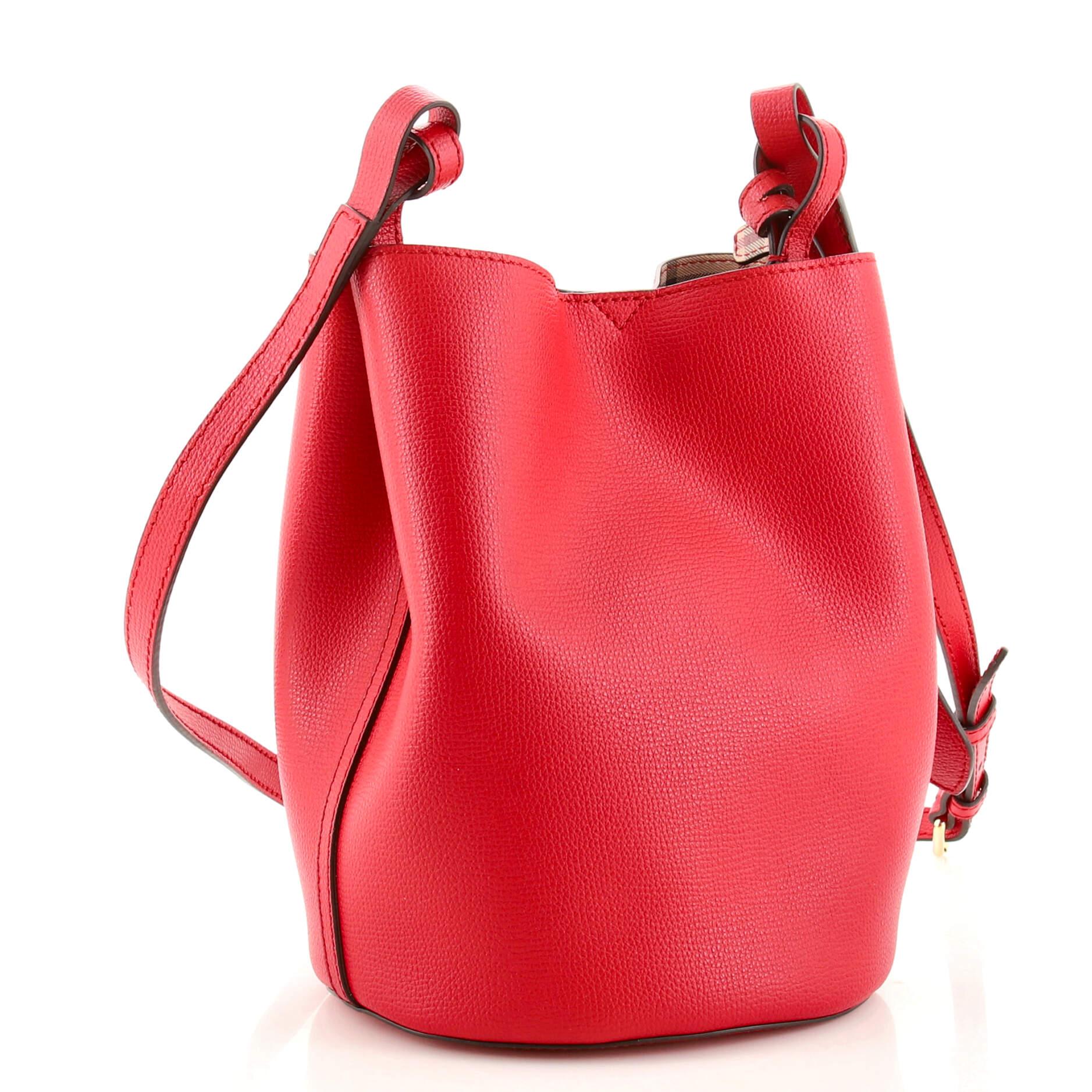 Burberry Lorne Eimertasche aus Leder Klein (Rot)