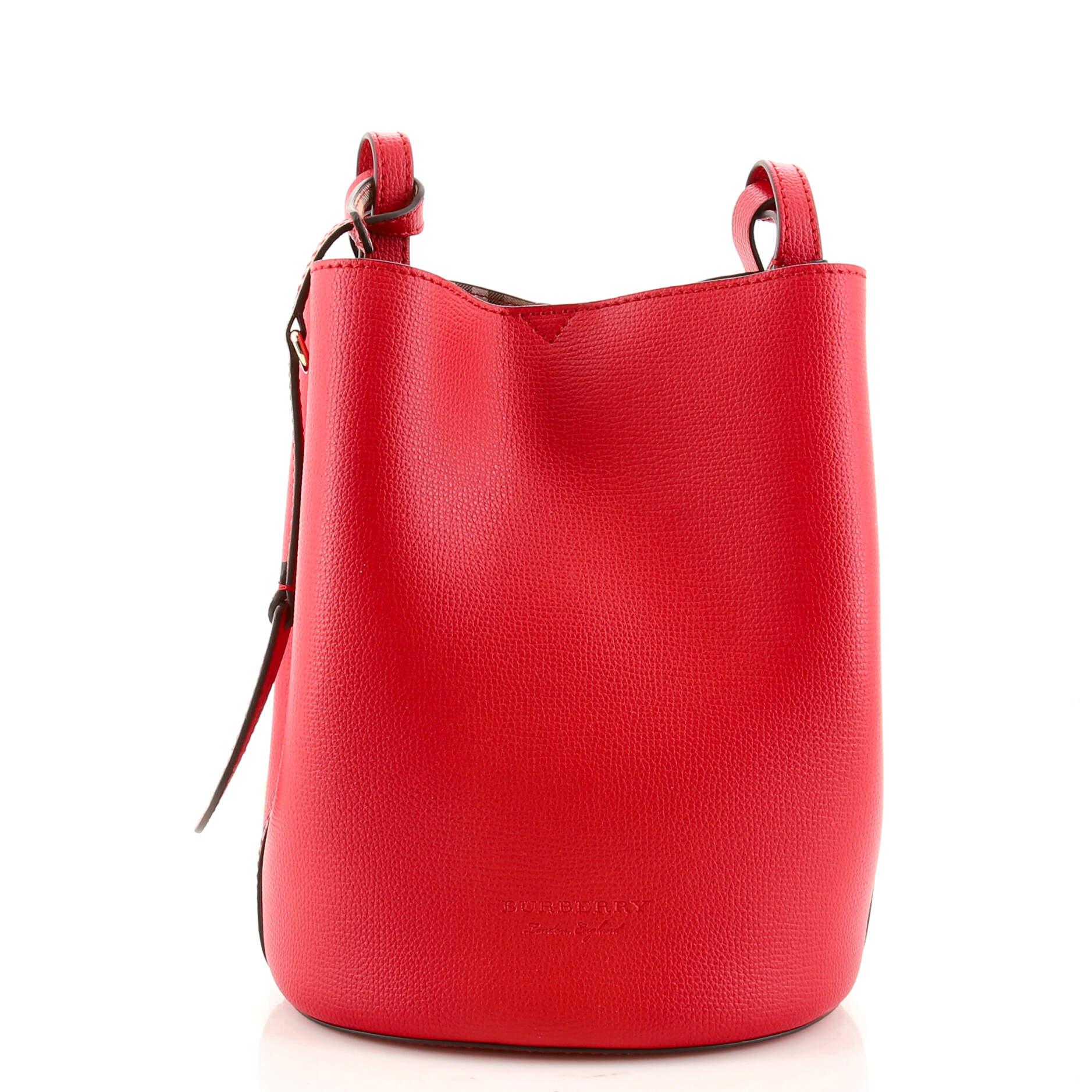 Burberry Lorne Eimertasche aus Leder Klein im Zustand „Gut�“ in NY, NY