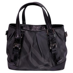 Burberry Lowry Beat Check Nylon-Tragetasche