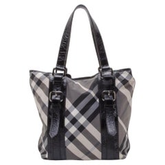 Burberry Lowry Karierte Tragetasche und Brieftasche