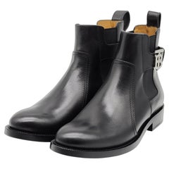 Burberry Luke TB, stivale Chelsea in pelle con fibbia Monogram in nero