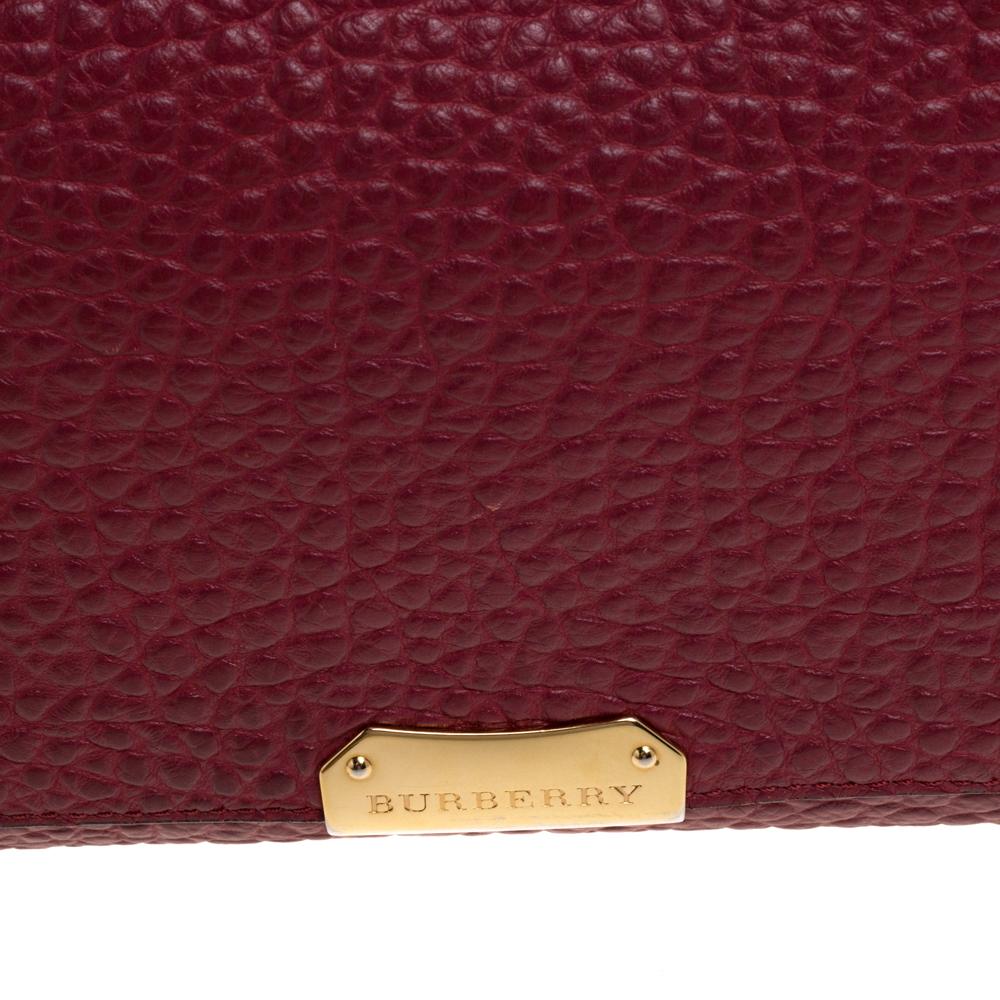 Burberry Maroon Genarbtes Leder Mildenhall Umhängetasche 5