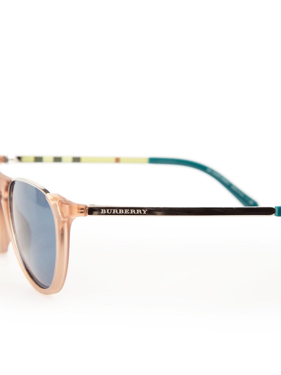 Occhiali da sole colorati trasparenti beige opachi Burberry in vendita 1
