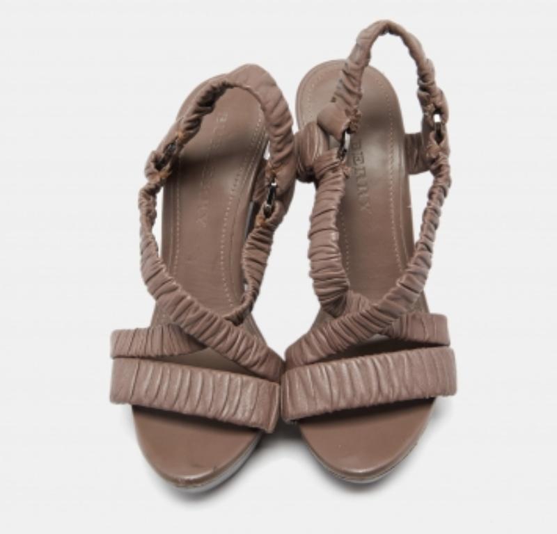 Gray Burberry Mauve Pleated Leather Platform Sandals Size 38 For Sale