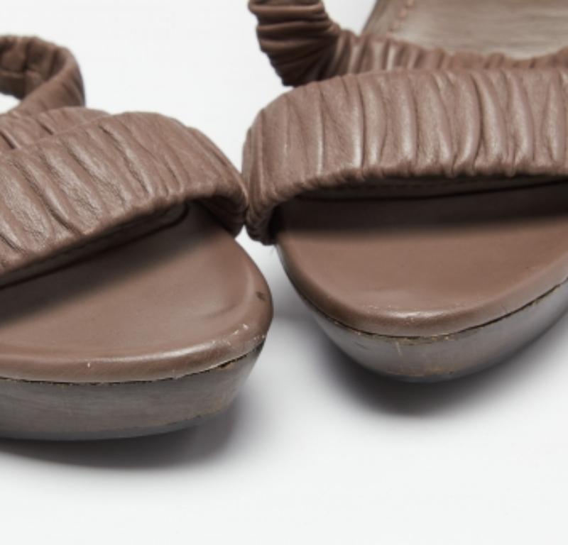 Burberry Mauve Pleated Leather Platform Sandals Size 38 For Sale 1