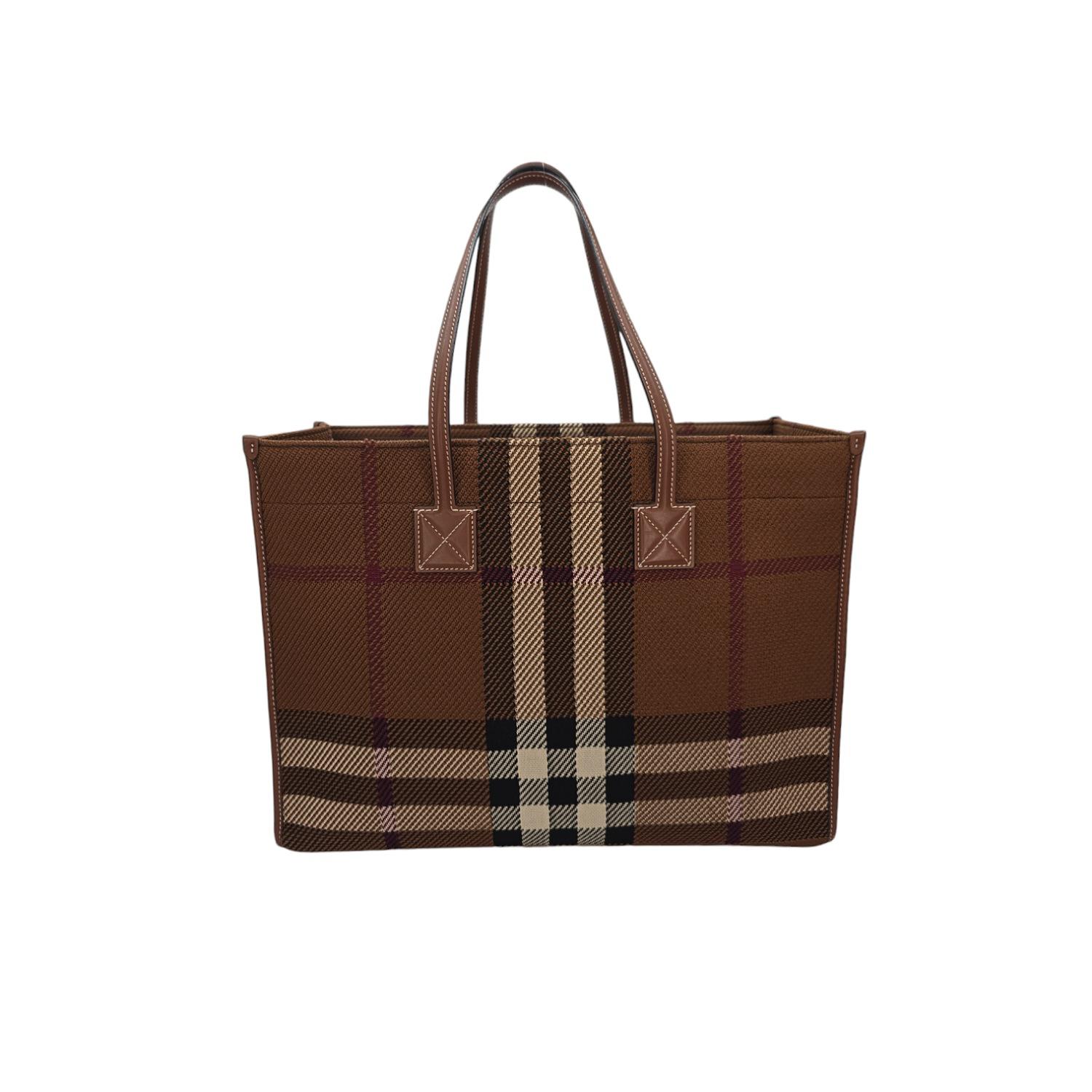 Burberry Fourre-tout Freya à carreaux moyen Bon état - En vente à Scottsdale, AZ