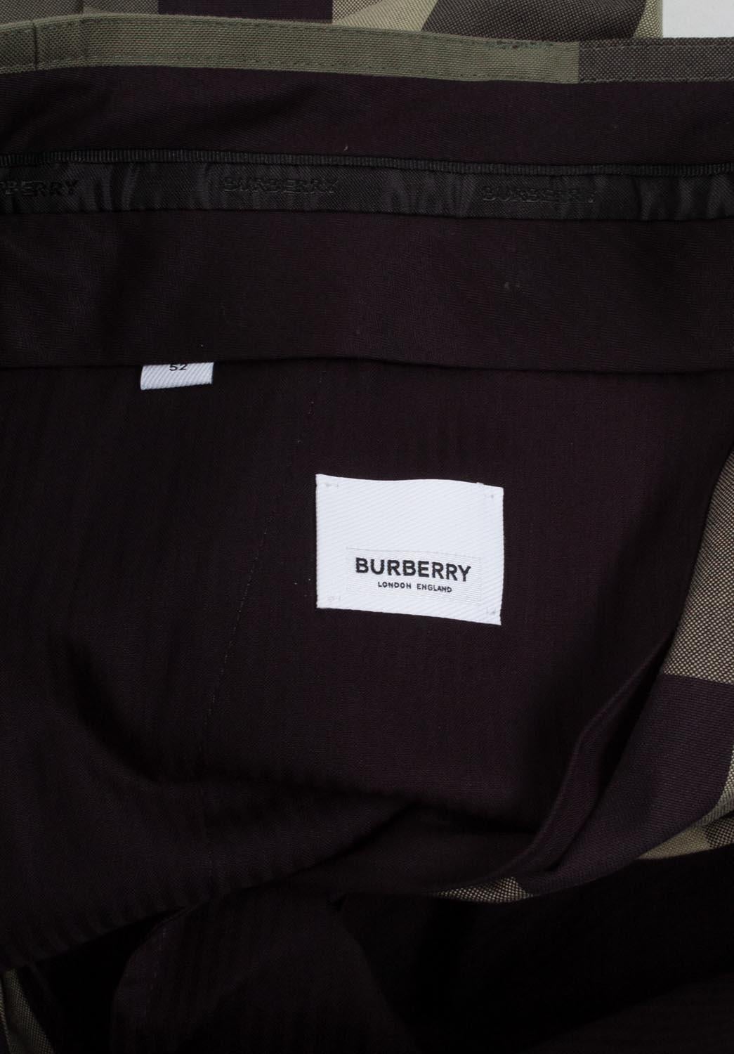 Noir Burberry short neuf pour hommes, taille 52 S322 en vente