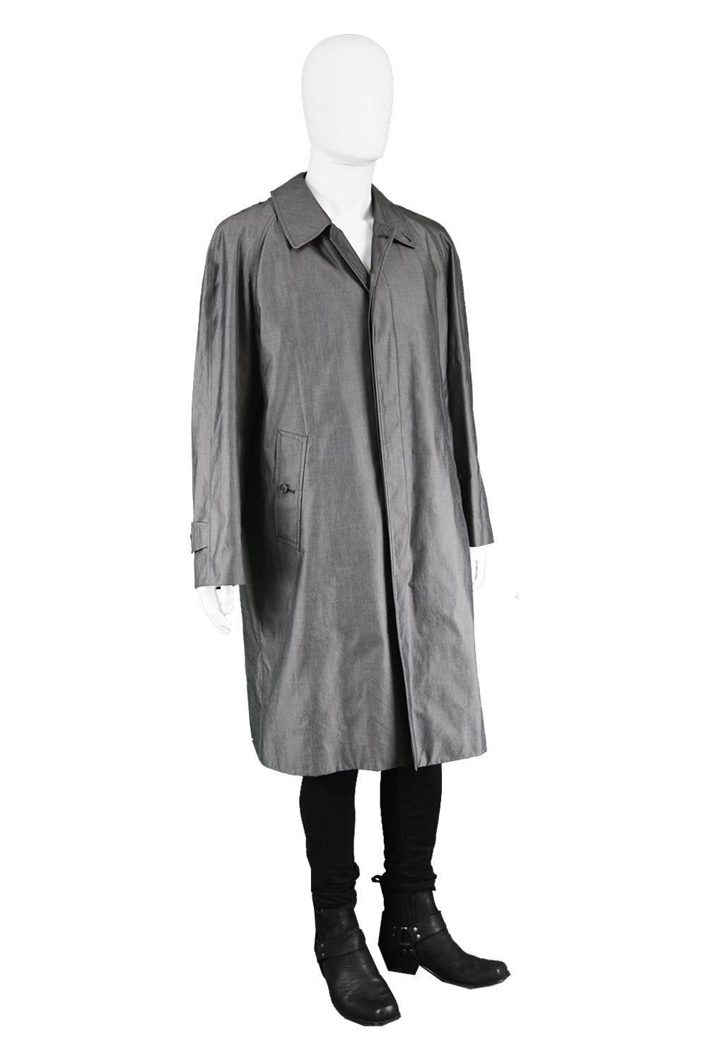 Burberry Men's 100% Cotton Sharkskin Raglan Sleeve Trench Coat, 1980s In Excellent Condition In Doncaster, South Yorkshire