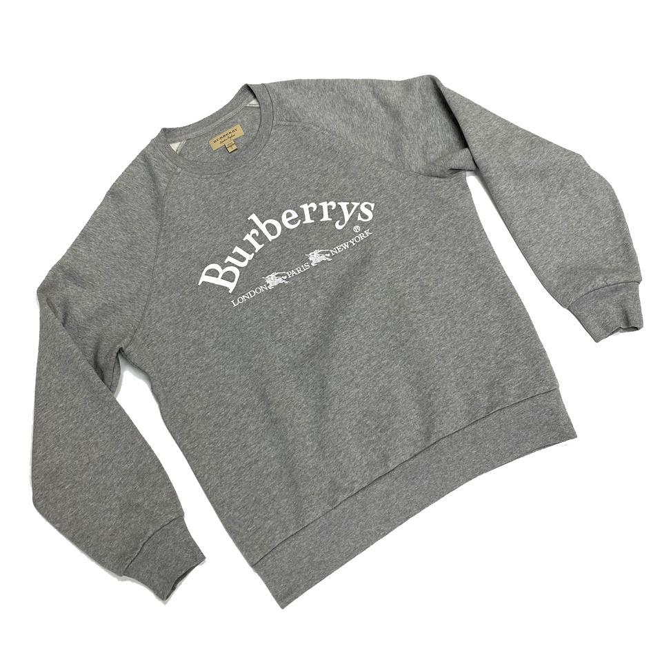 Burberry Men's Lanslow Logo Cotton Crew Neck Pale S Gray Sweater

Burberry 2019 Fall Collection mens sz Small Horseferry print sweatshirt with elegant white stiching & soft gray cotton Horseferry print sweatshirt from Burberry featuring a ribbed