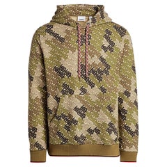 Burberry - Sweat-shirt à capuche camouflage à grand monogramme kaki pour homme 22B617S