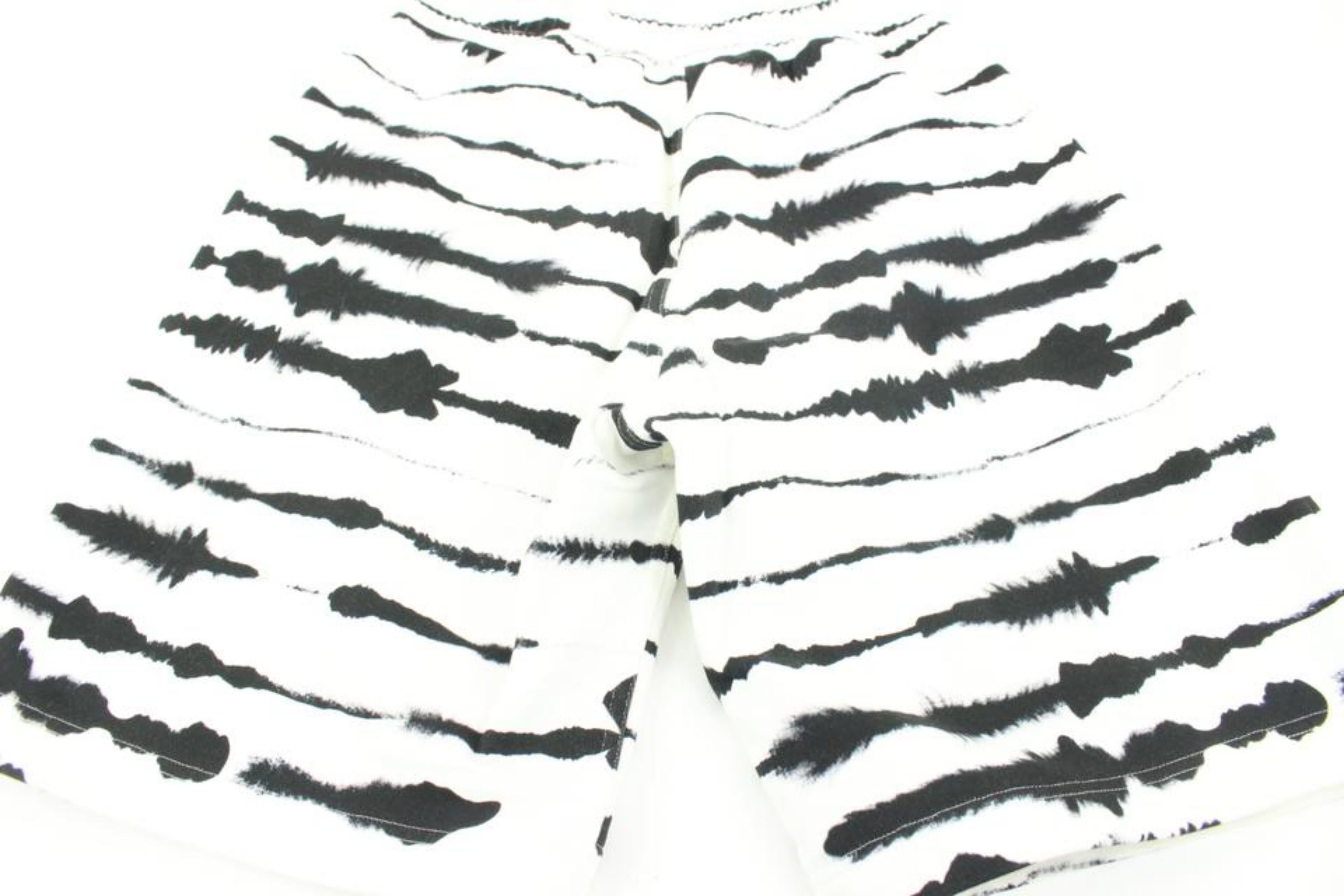 Burberry Men's Small Alberto Zebra Cotton Sweat Shorts 119b64 In Excellent Condition In Dix hills, NY