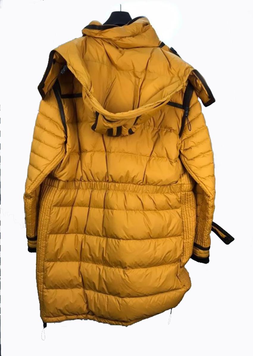 BURBERRY

 MEN'S YELLOW PUFFER COAT
Content: 
Main fabric 100% nylon
Accessories 49% wool, 49% acrylic, 2%  elastane
Trim 100% lambskin


Brand new, without tags!
Name of celebrity will be disclosed after sale complete
100% authentic guarantee 
