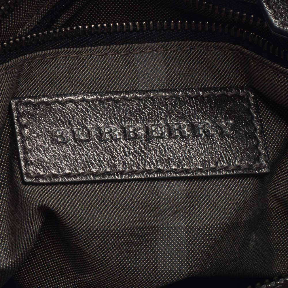 Burberry, borsa in pelle metallizzata antracite Fairby Hobo 4