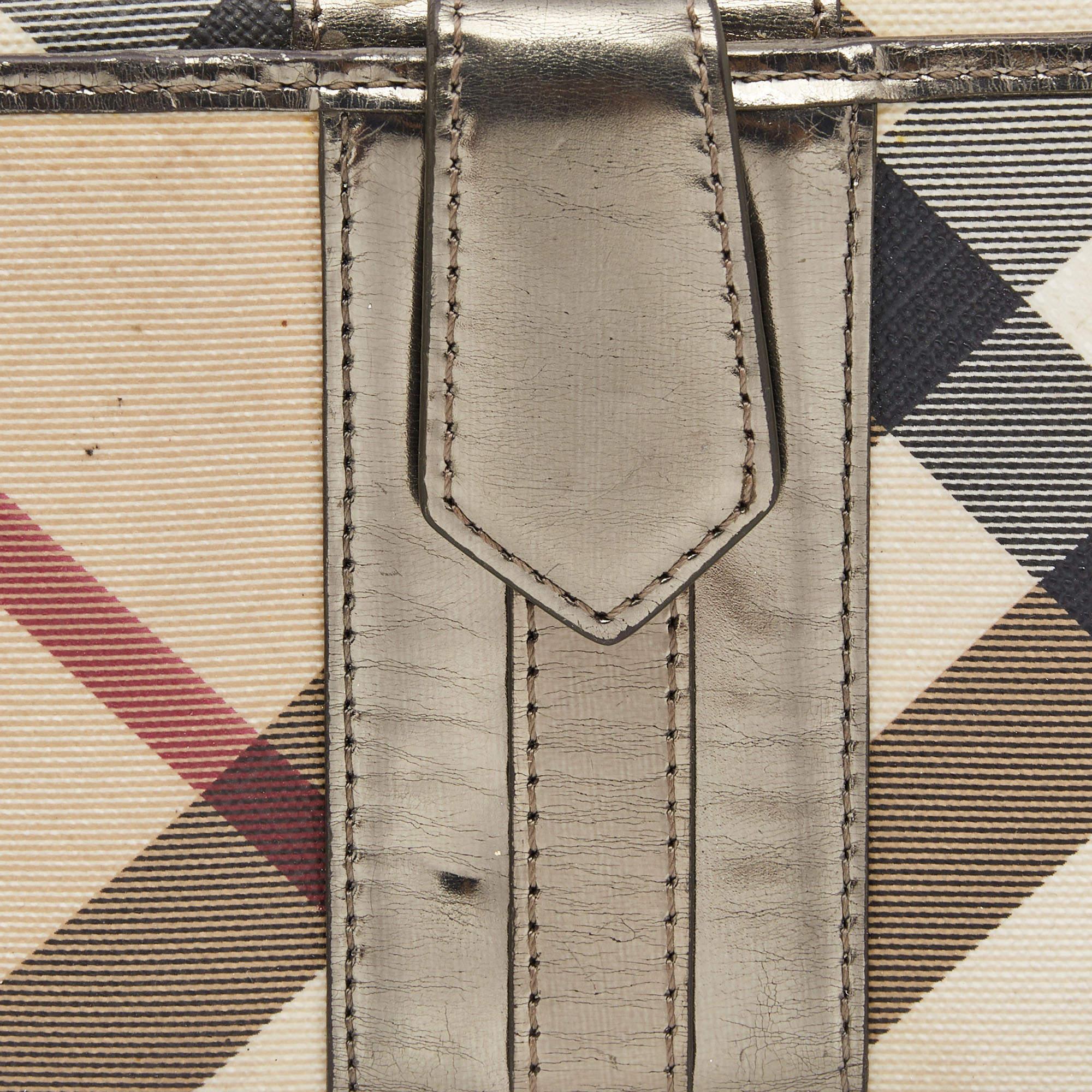 Donna Portafoglio francese in PVC e vernice Burberry metallizzato/beige Housecheck in vendita