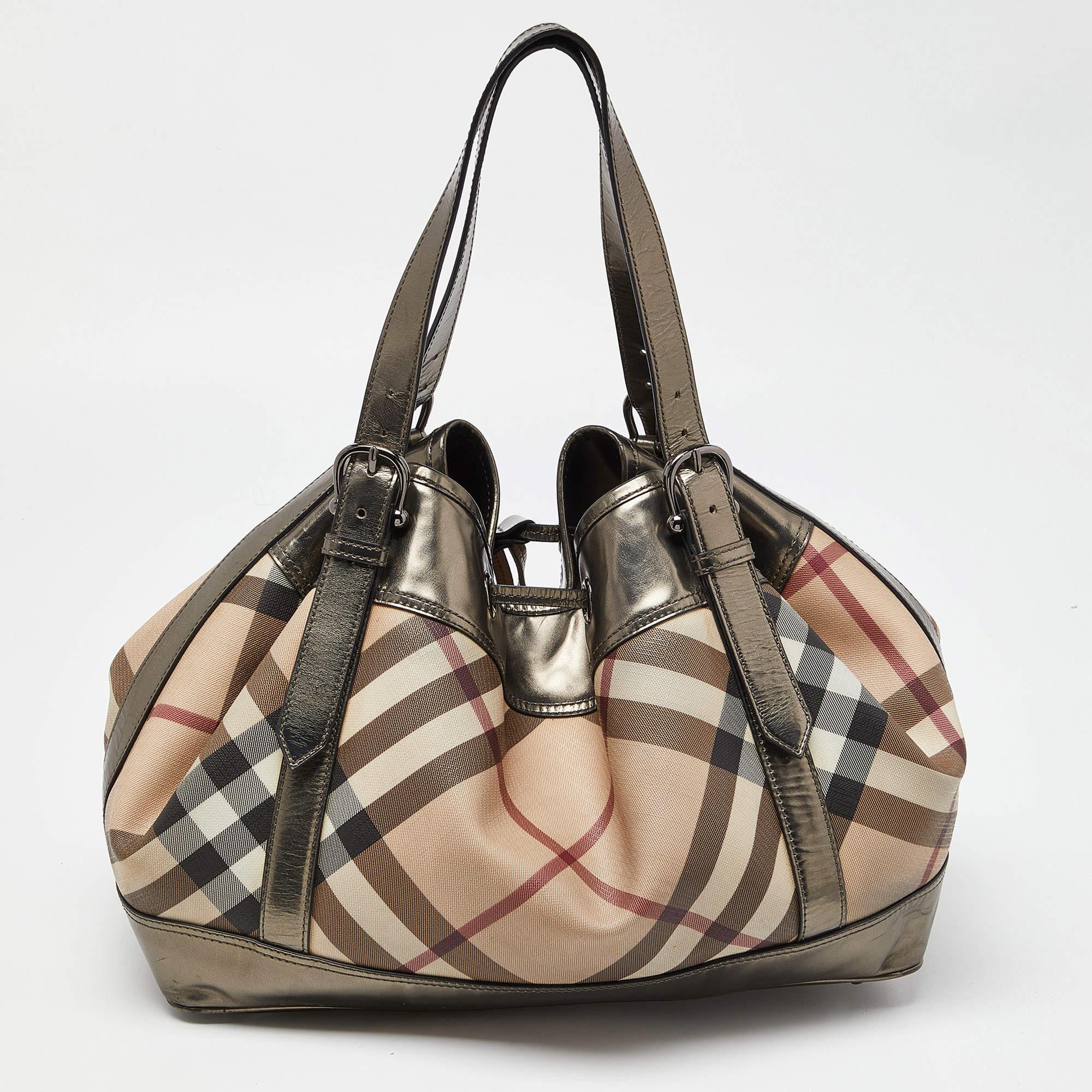 Know to create stylish, sophisticated, and timeless designs, Burberry is a brand worth investing in. The bags that come from this brand's atelier are exquisite. This creation bag is no different. Crafted from Nova Check canvas and leather it comes