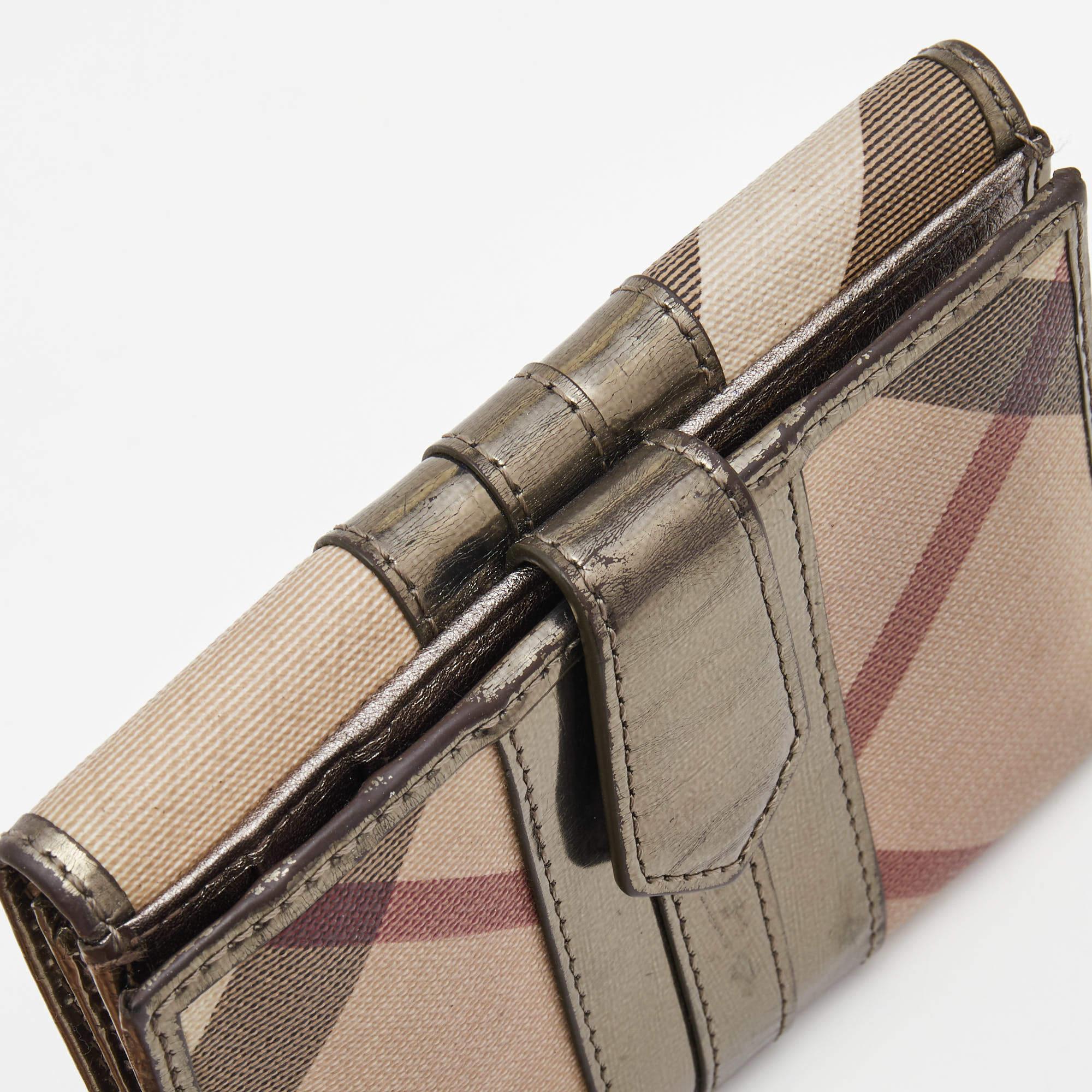 Burberry Metallic/Beige Nova Check PVC and Patent Leather French Wallet For Sale 5