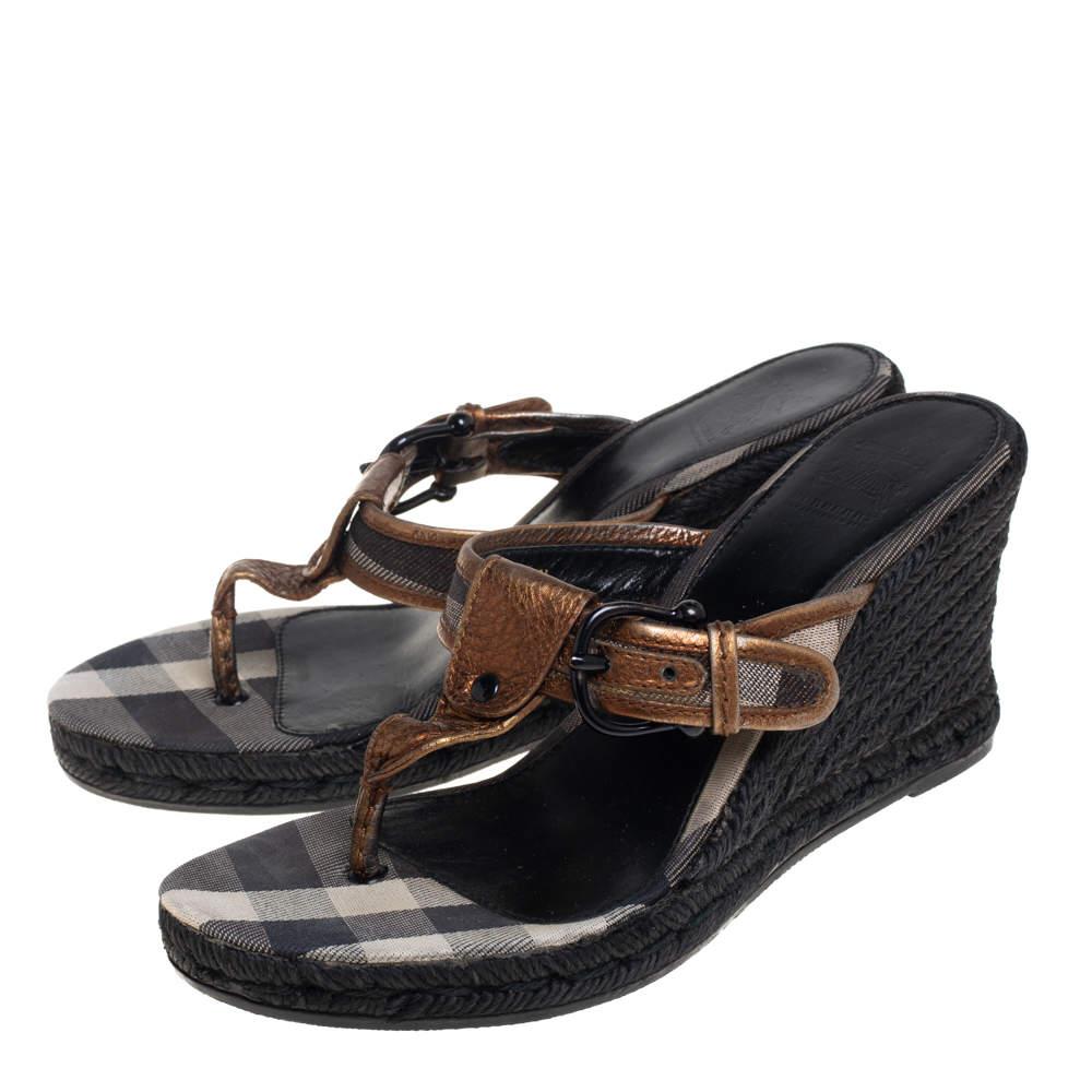 Burberry Metallic Bronze Leather Wedge Espadrille Thong Slide Sandals Size 39 In Good Condition In Dubai, Al Qouz 2