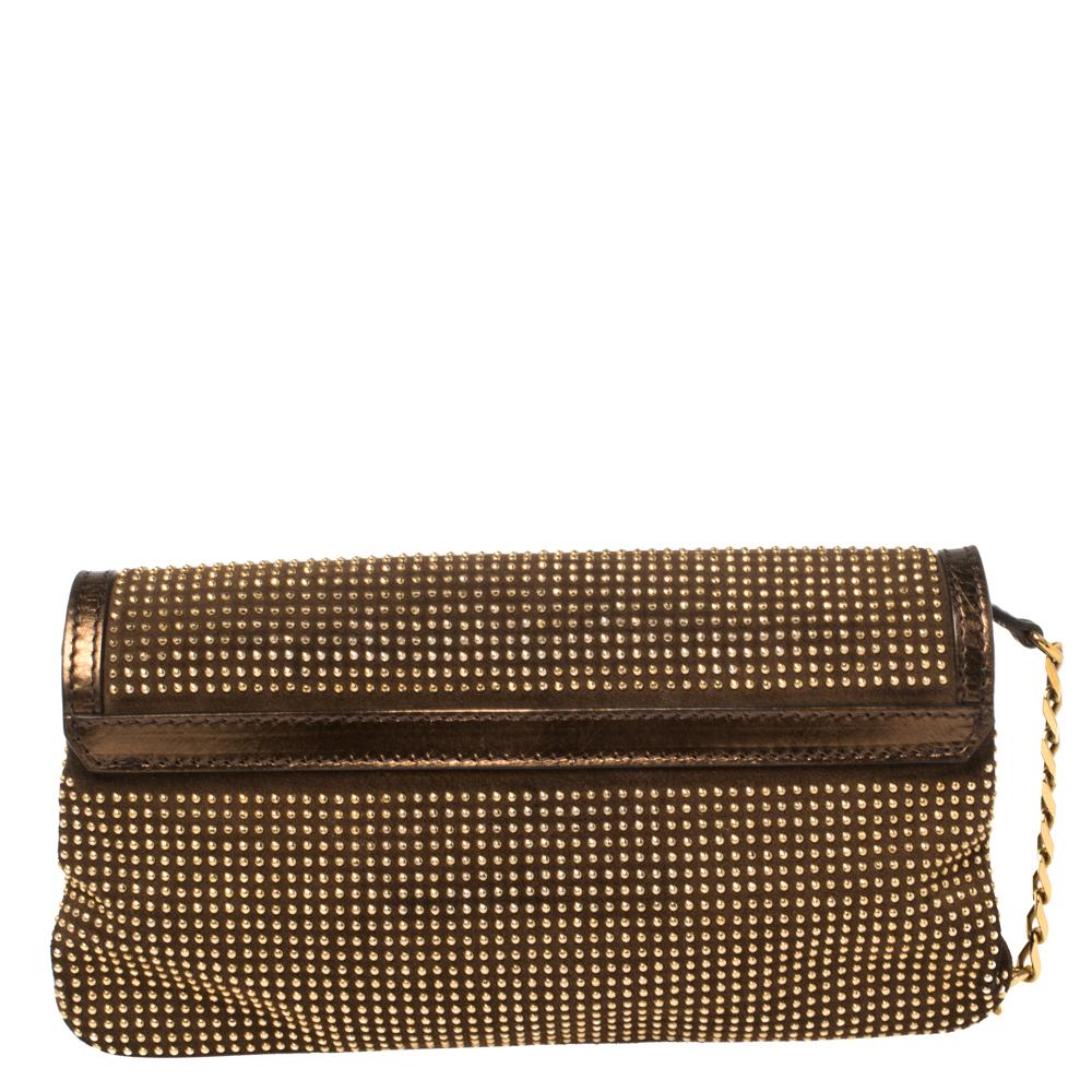 Well known for their contemporary designs and fine built, Burberry bags are at the top of every woman's wardrobe. This meticulously crafted bag is made from leather and suede, then densely adorned with petite studs that add to the bag's beauty. It