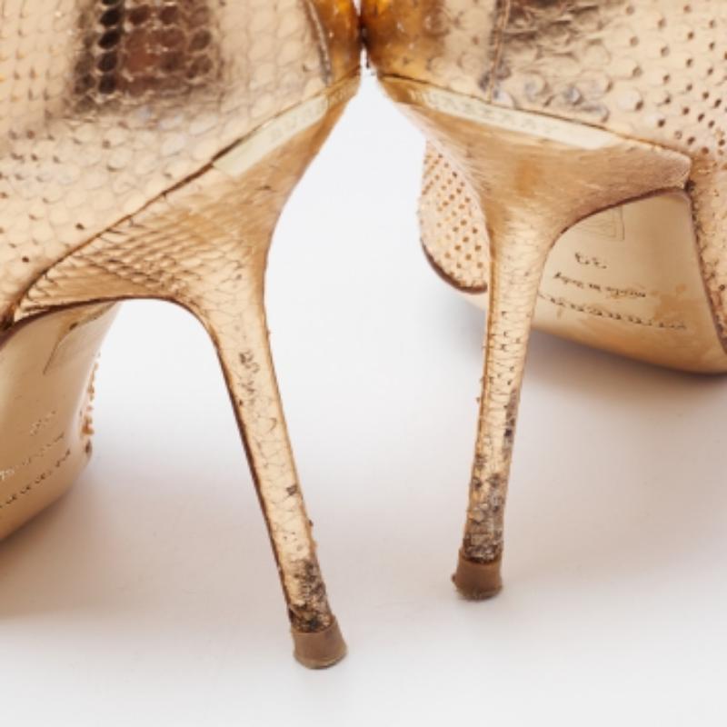 De las mujeres Bombas de piel de serpiente en relieve metalizado Burberry talla 39 en venta