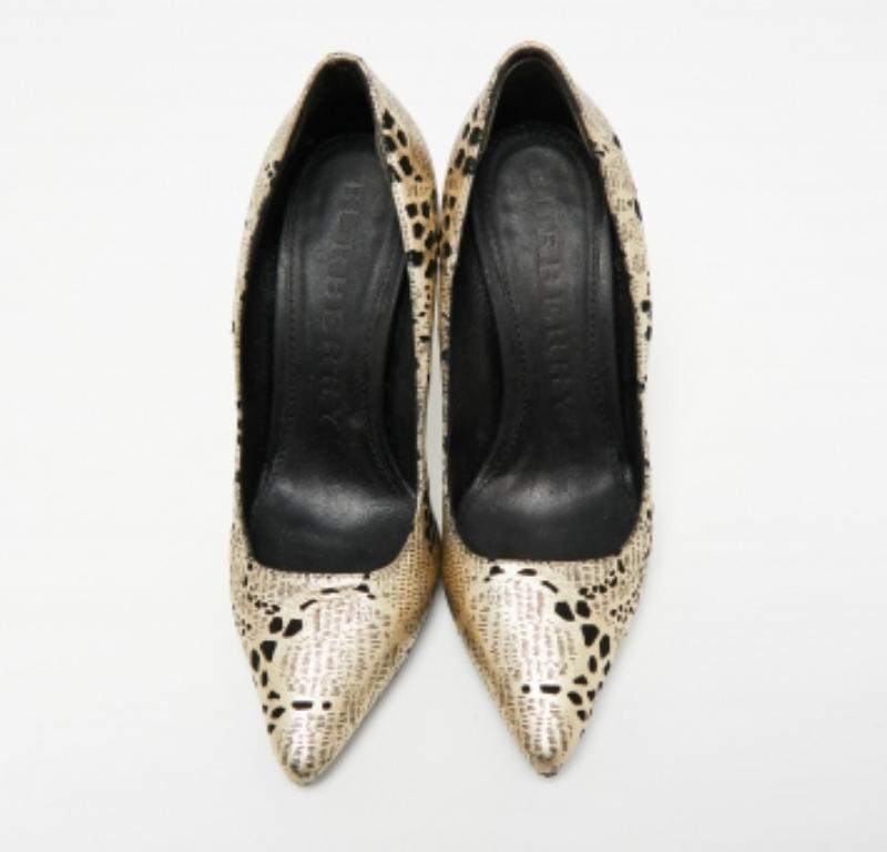 Burberry Metallic Foil Laser Cut Out Leather Pointed Toe Pumps Talla 37 Beige en venta