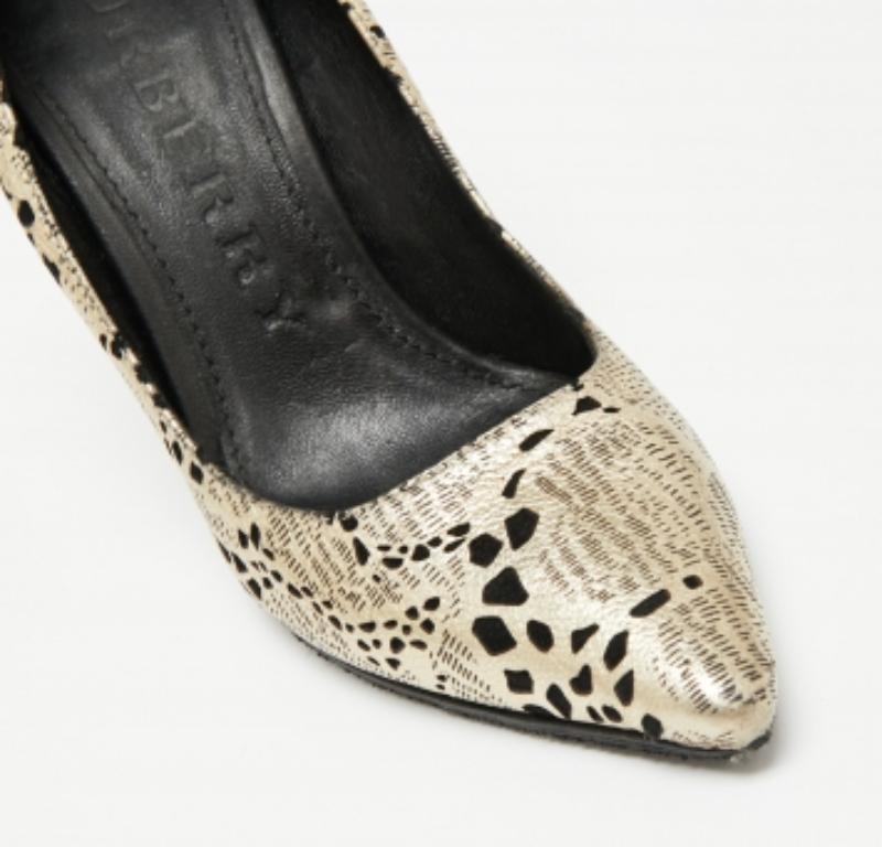 Burberry Metallic Foil Laser Cut Out Leather Pointed Toe Pumps Talla 37 en venta 1