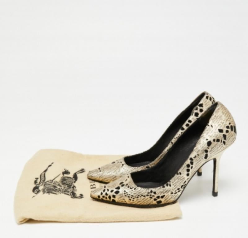 Burberry Metallic Foil Laser Cut Out Leather Pointed Toe Pumps Talla 37 en venta 4