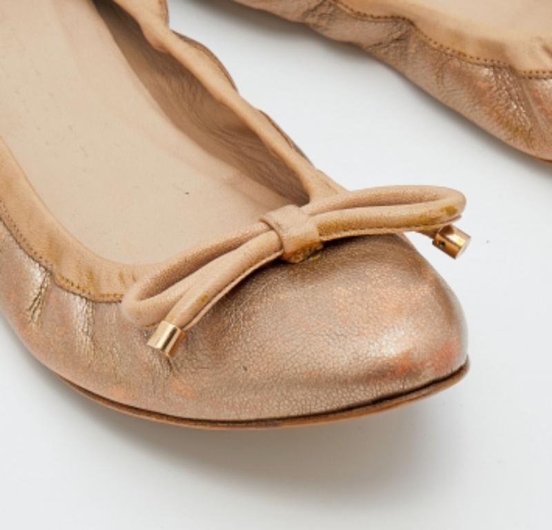 De las mujeres Bailarinas con lazo de cuero dorado metalizado Burberry talla 39 en venta