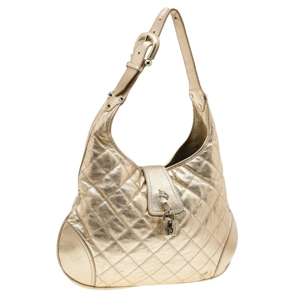 Catch admiring glances when you swing this Brooke hobo by Burberry. Crafted from leather, it is styled with quilting all over. The flap closure opens to a spacious nylon-lined interior that is capable of holding all your essentials. The hobo is held