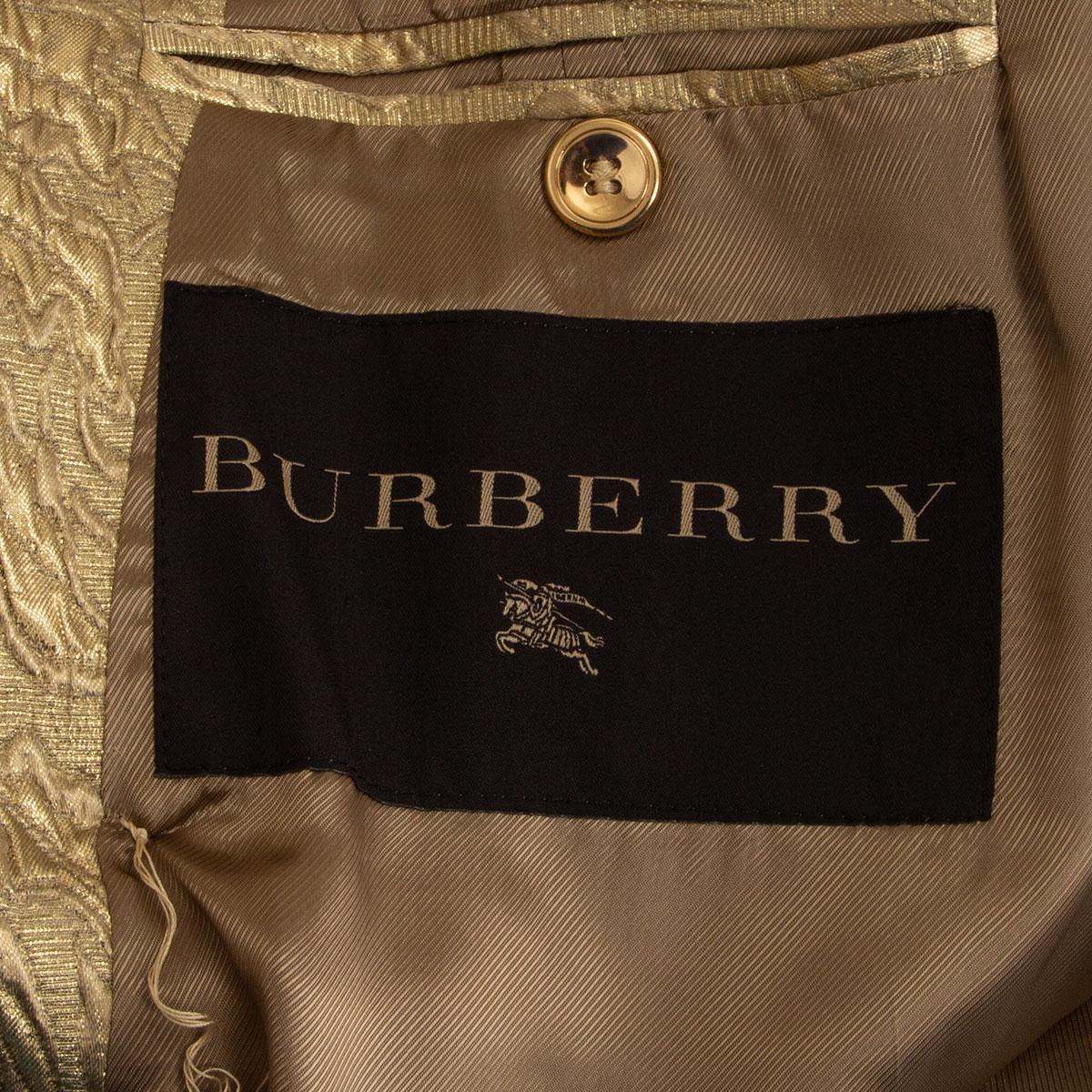 BURBERRY Manteau à capuche BROCADE en laine de soie dorée métallisée 40 S en vente 1