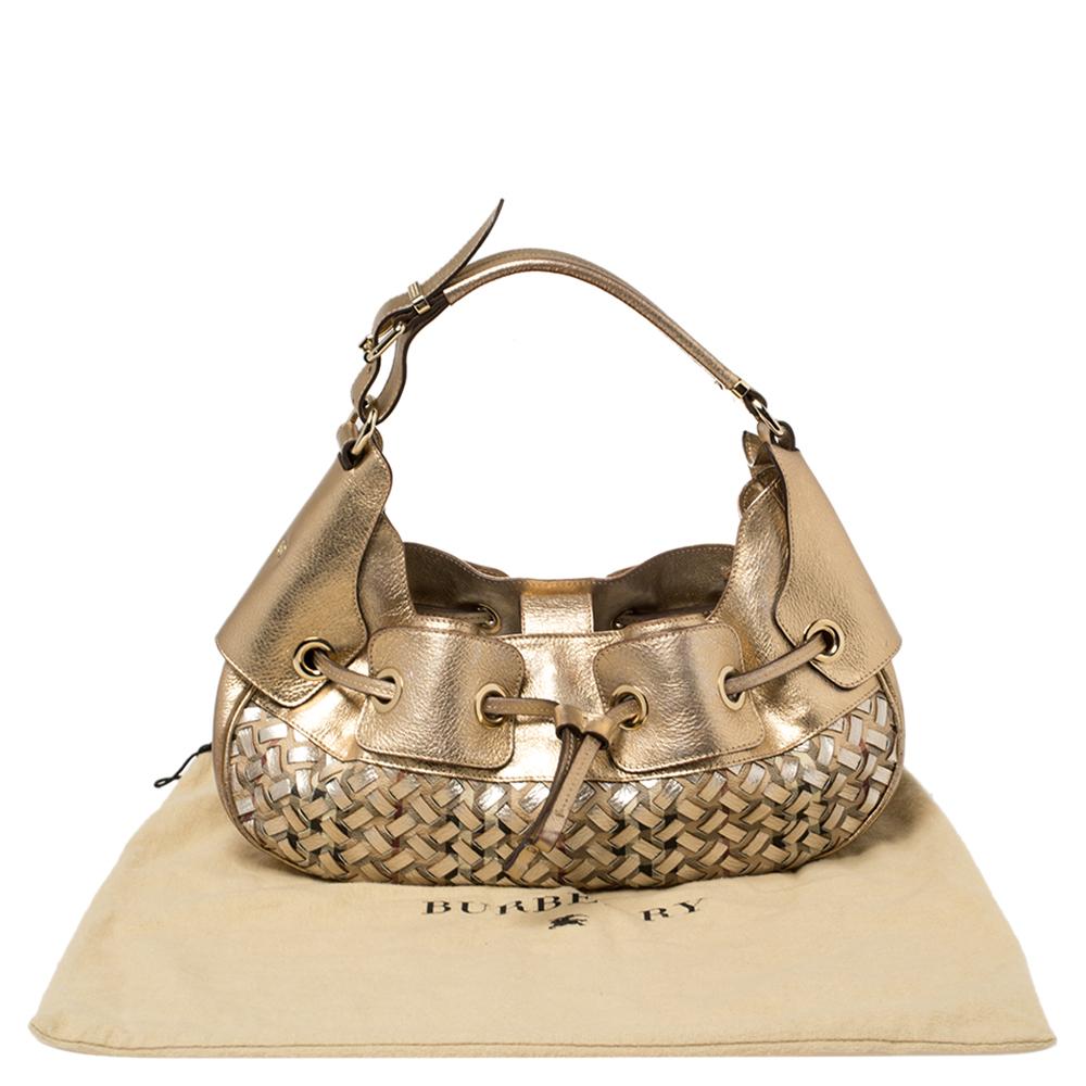 Burberry Metallic Gold gewebt Haus Karo PVC und Leder Krieger Hobo 9