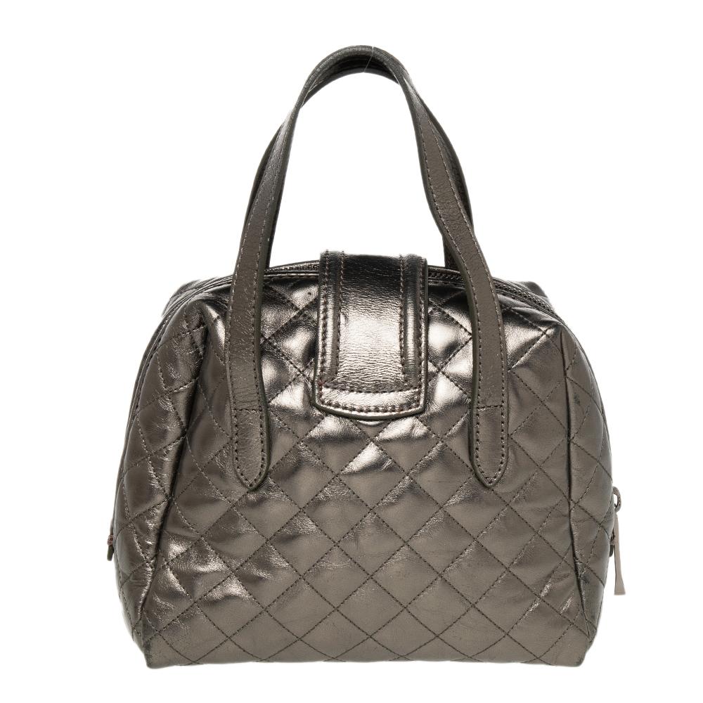 This Burberry satchel is a timeless handbag that you will love for years to come. This creation is made from leather and detailed with quilting. The sturdy handles and top zip closure make this satchel ideal for everyday use. The iconic Burberry