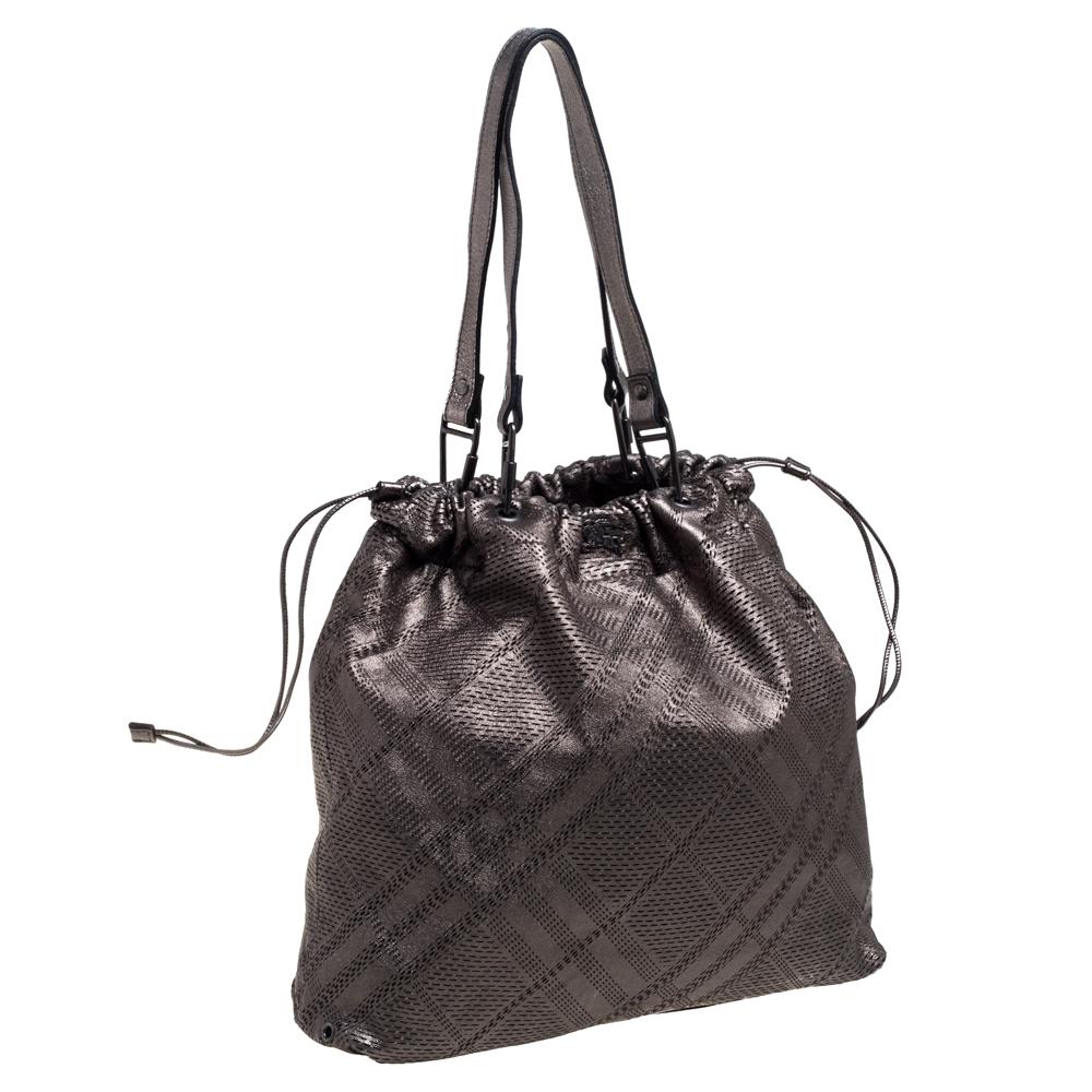 Burberry Metallic Lasercut Soft Leather Drawstring Tote In Good Condition In Dubai, Al Qouz 2