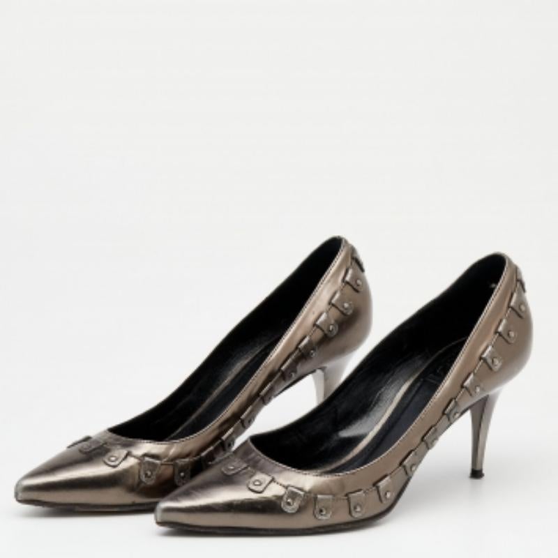 These pumps from the House of Burberry will help you take every step with confidence and comfort! They are crafted using metallic leather into a pointed-toe silhouette and added with studs details and 8.5 cm heels.