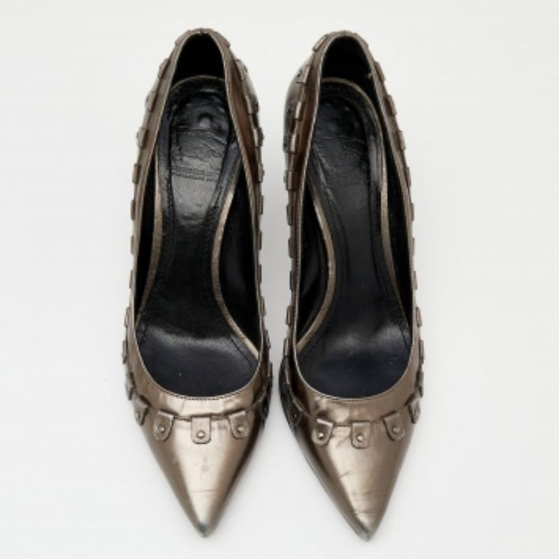 Black Burberry Metallic Leather Pointed Toe Pumps Size 39 For Sale