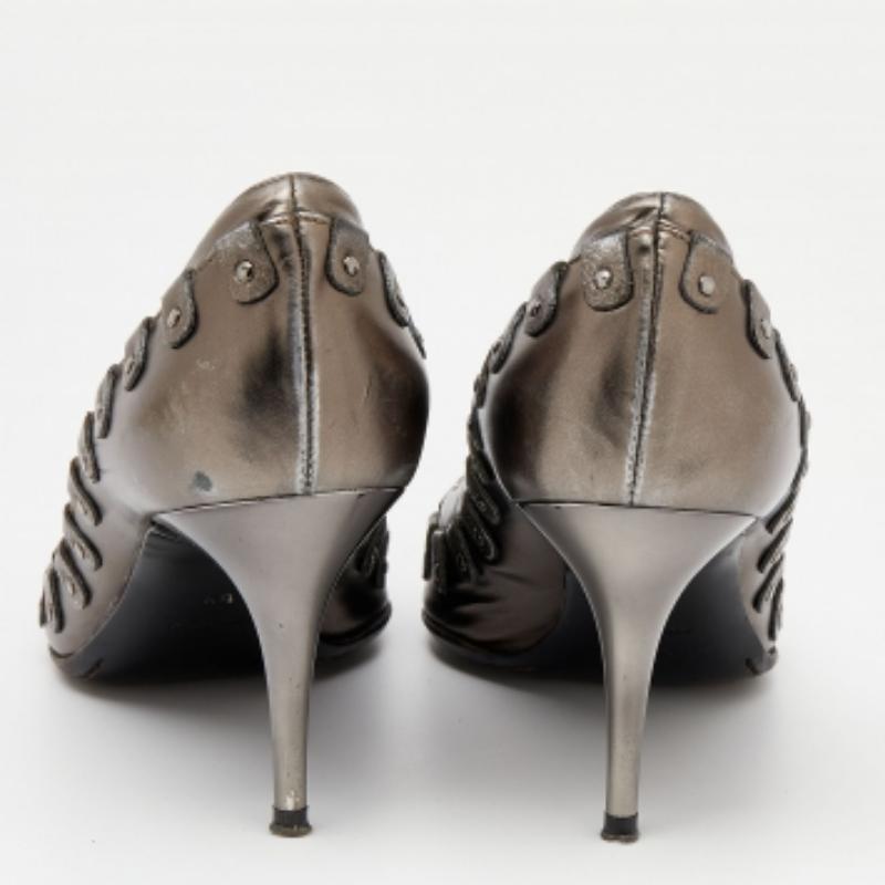 Burberry Metallic Leather Pointed Toe Pumps Size 39 For Sale 1