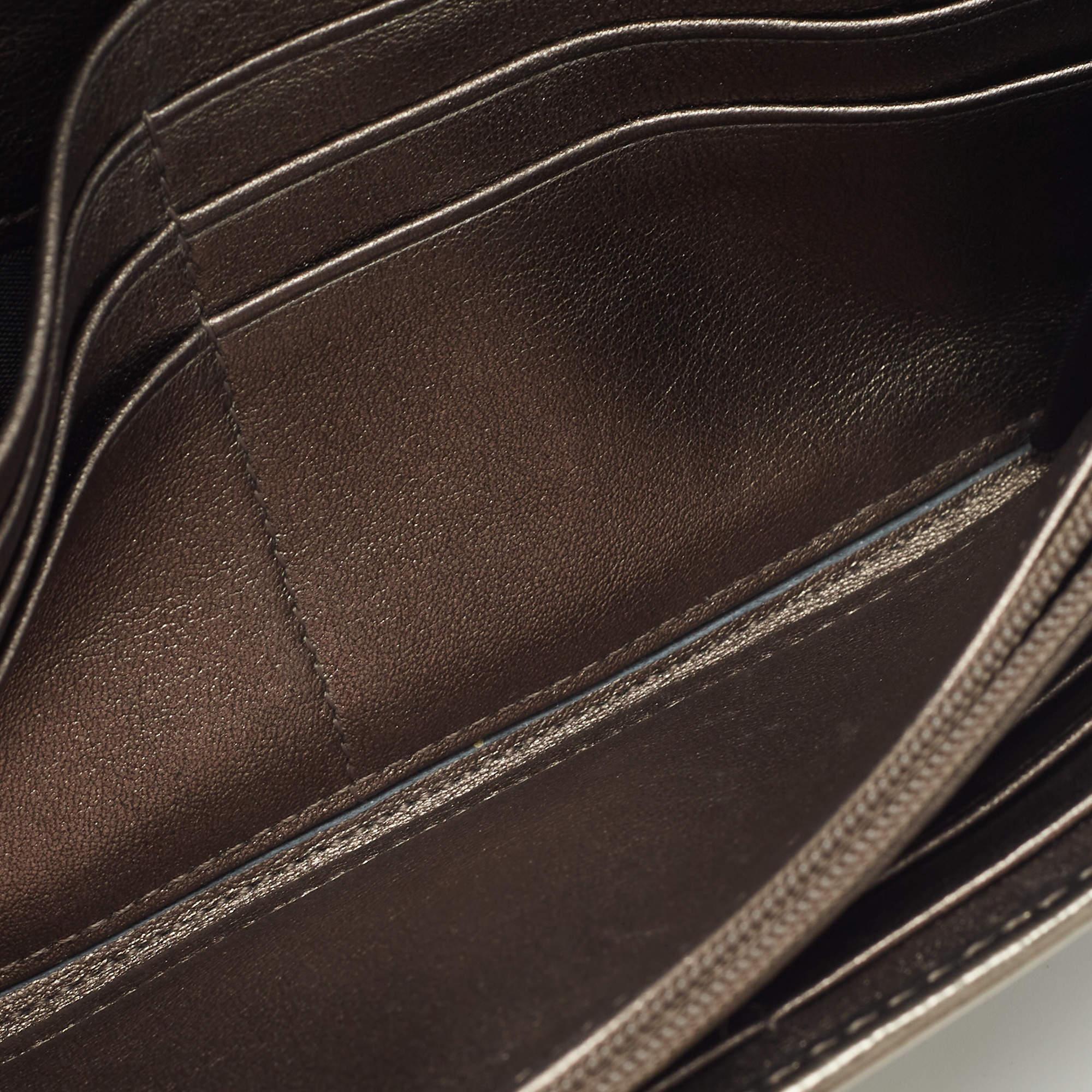 Portafoglio continentale Penrose di Burberry in nylon e pelle a quadretti Nova metallizzata In condizioni discrete in vendita a Dubai, Al Qouz 2
