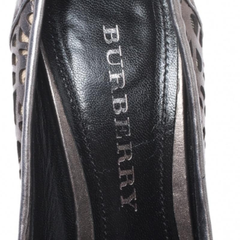 De las mujeres Burberry Metalizado Verde Oliva Corte Láser Nova Check Punta Bombas Tamaño 38.5 en venta