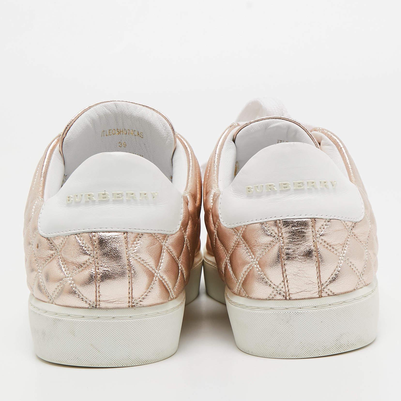 Burberry Metallic Pink Quilted Leather Westford Low Top Sneakers Size 39 In Excellent Condition For Sale In Dubai, Al Qouz 2