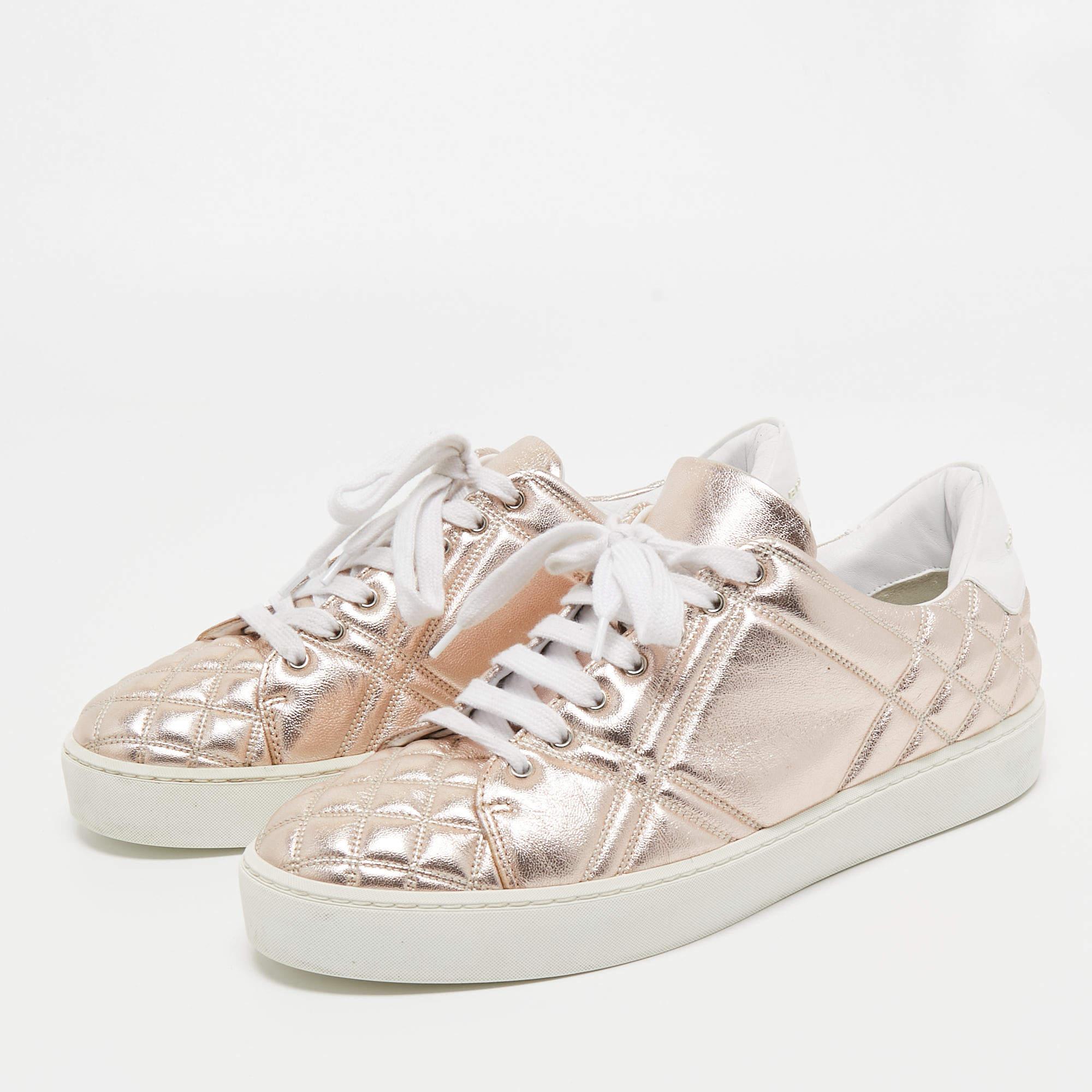 Burberry Metallic Pink Quilted Leather Westford Low Top Sneakers Size 39 For Sale 1