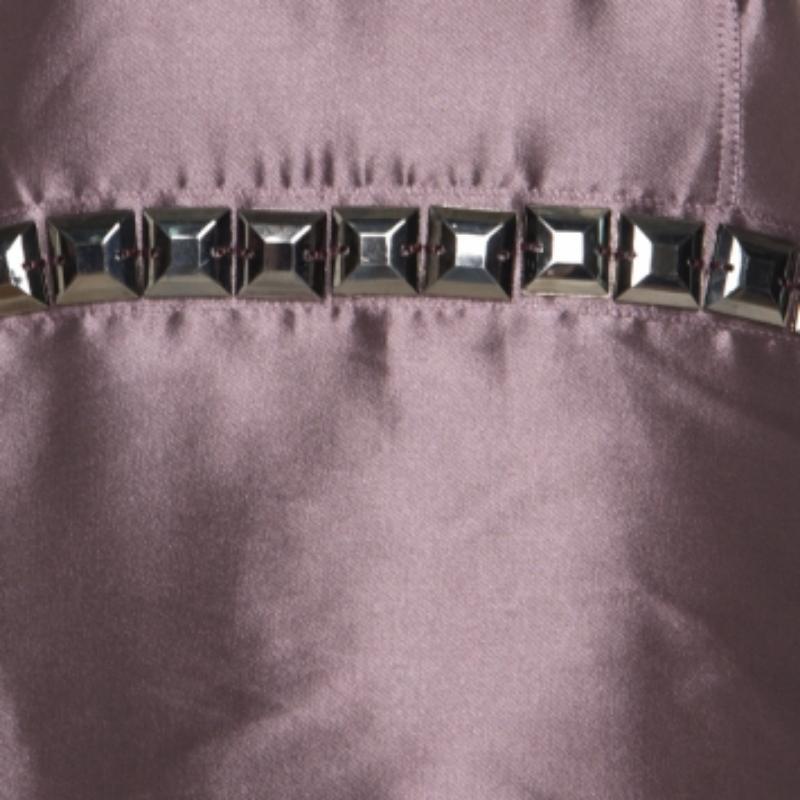 Burberry Top S con cuello halter y tachuelas en mezcla de seda púrpura metalizado en Bueno estado para la venta en Dubai, Al Qouz 2
