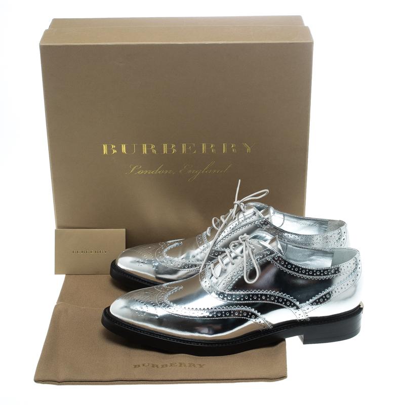 Burberry Metallic Silver Brogue Leather Gennie Lace Up Oxfords Size 40 For Sale 3