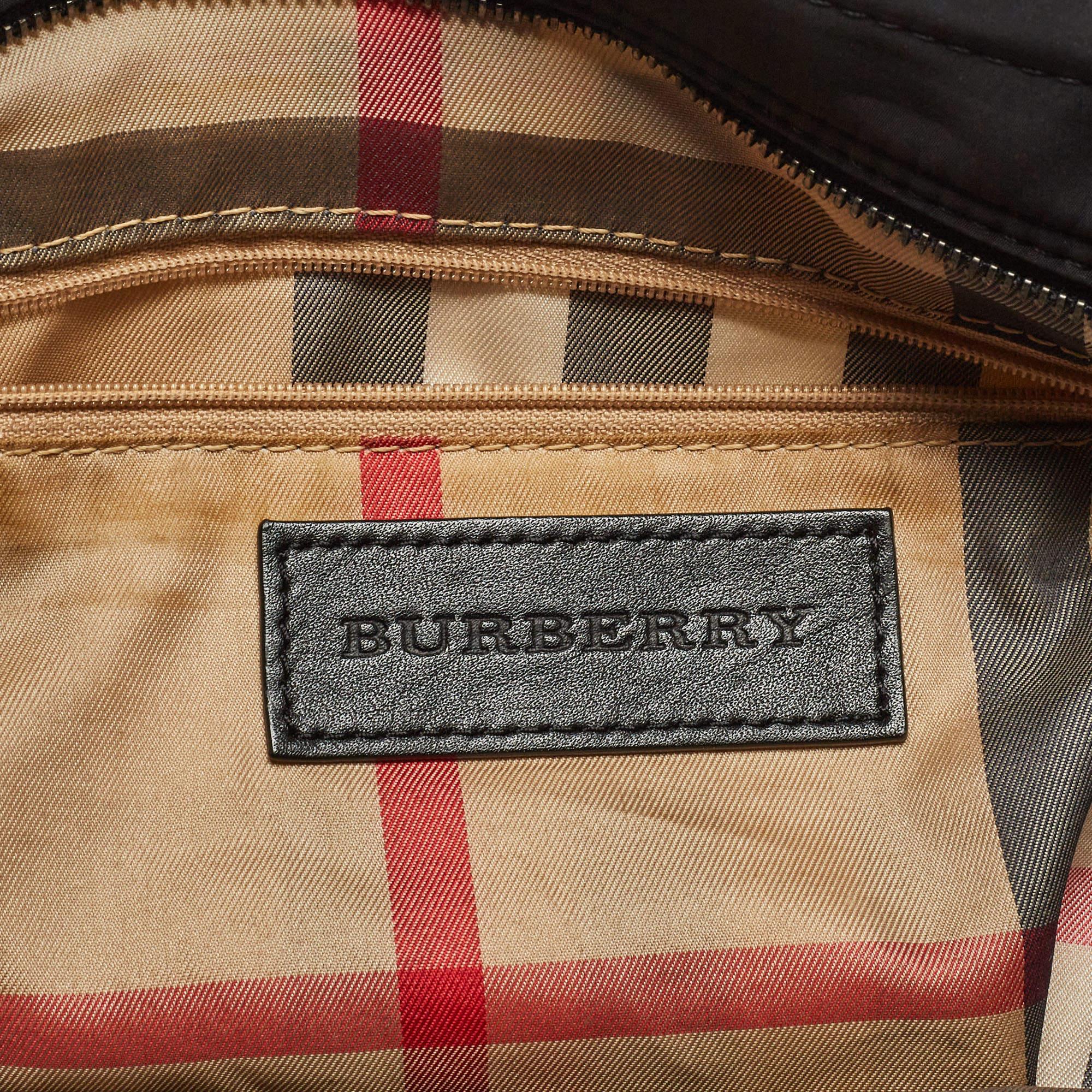 Burberry Military Green Nylon and Leather Buckleigh en vente 6