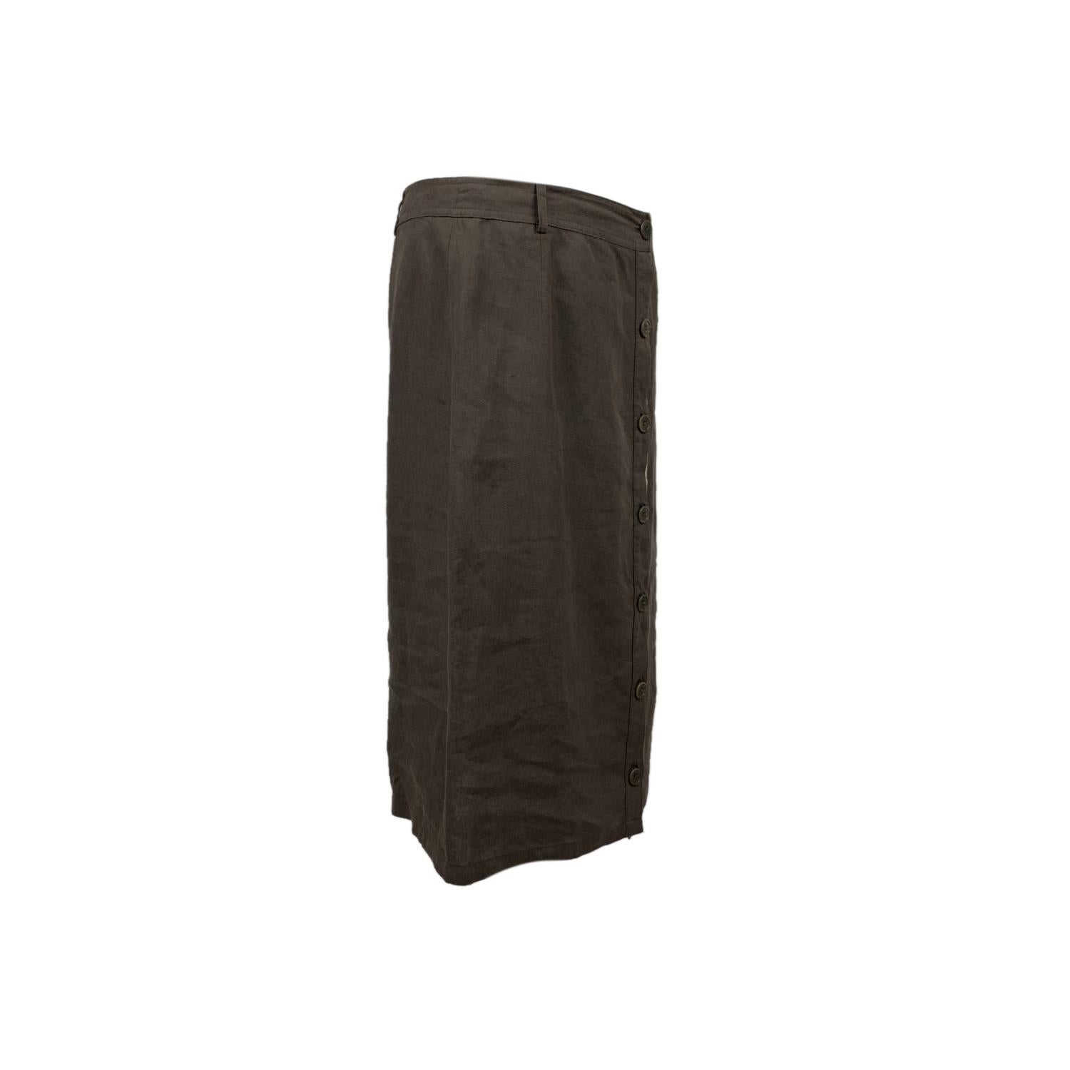 Burberry military green pencil skirt. It features button through closure and belt loops. Composition is not indicated; it seems to be linen. Color/Effect: Military Green. Size: 48 IT, 14 USA, 44 GER, FRA 46 (The size shown for this item is the size