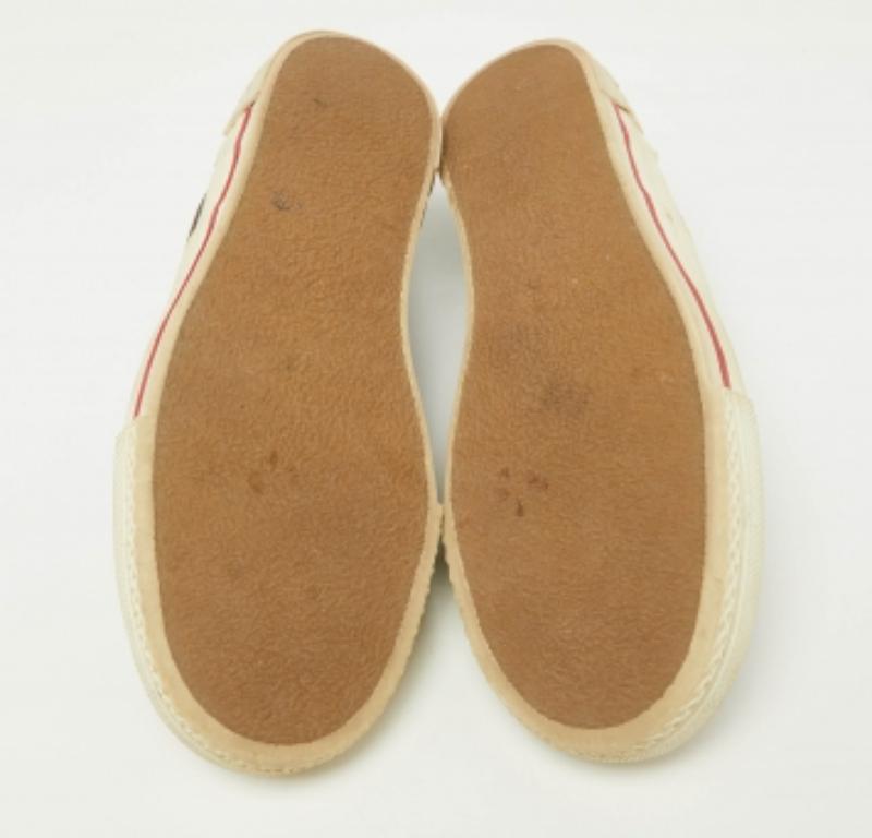 Donnez à votre tenue une touche de luxe avec cette paire de baskets Burberry. Les chaussures sont parfaitement cousues pour vous permettre de vous démarquer pendant longtemps.