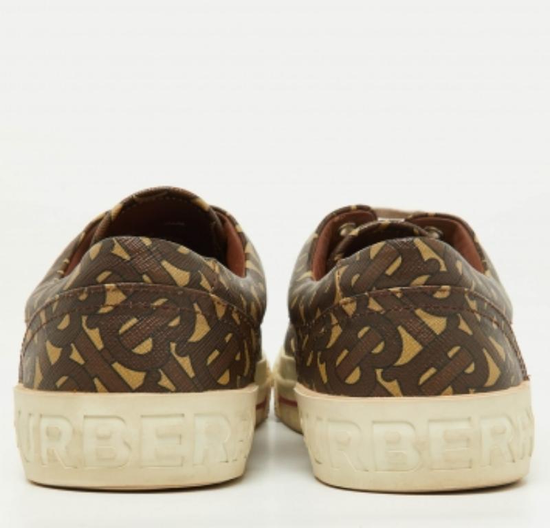 Burberry Multicolore Brown TB Monogram Coated Canvas Sneakers Size 42 Pour hommes en vente