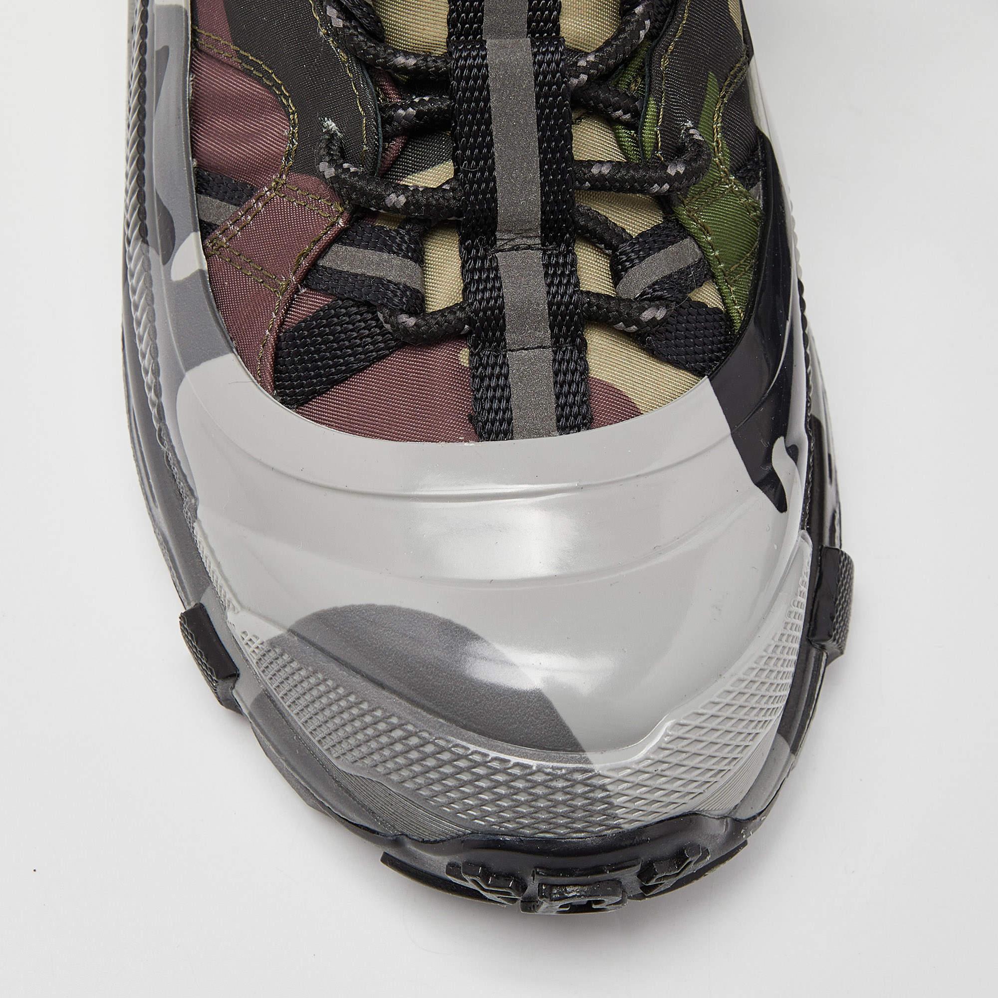 Burberry Multicolor Camouflage Print Nylon Arthur Low-Top Sneakers Size 40 For Sale 1